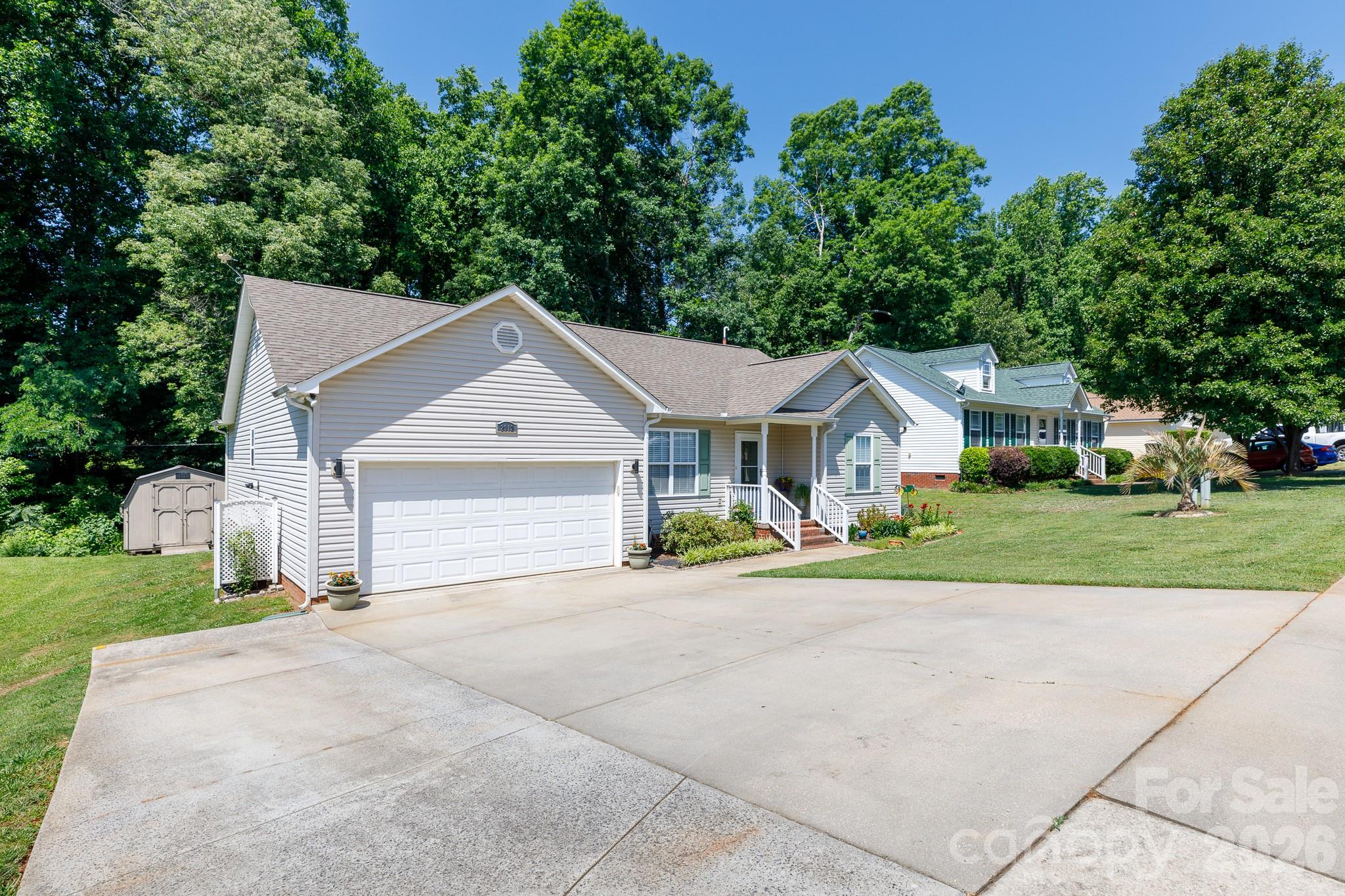 Single Family Residence at 2312 Nuthatch Drive, Rock Hill, photo 3 of 33