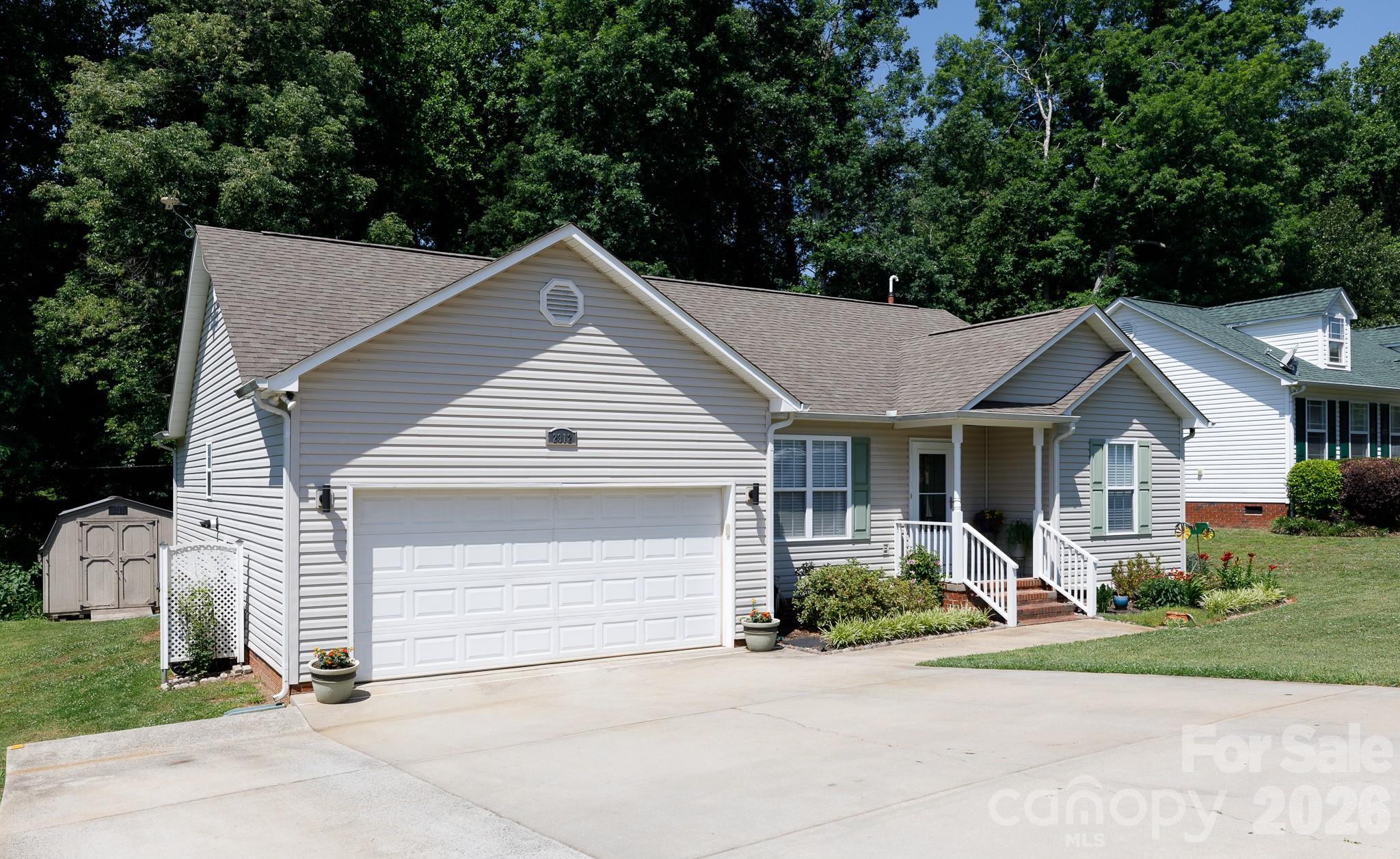 Single Family Residence at 2312 Nuthatch Drive, Rock Hill, photo 4 of 33