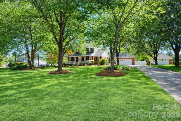 Single Family Residence at 8225 Kensington Lane, Harrisburg, photo 2 of 26