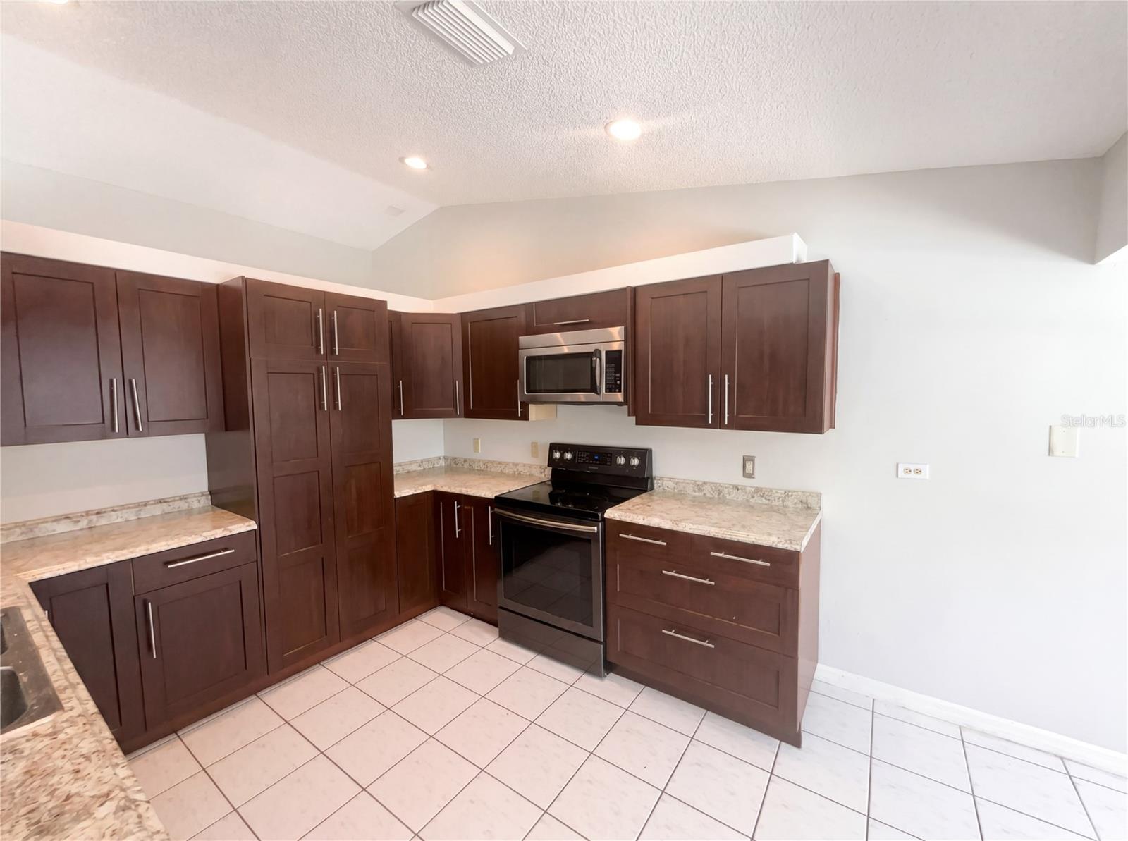 Single Family Residence at 1750 EVERGREEN CT, KISSIMMEE, photo 11 of 33