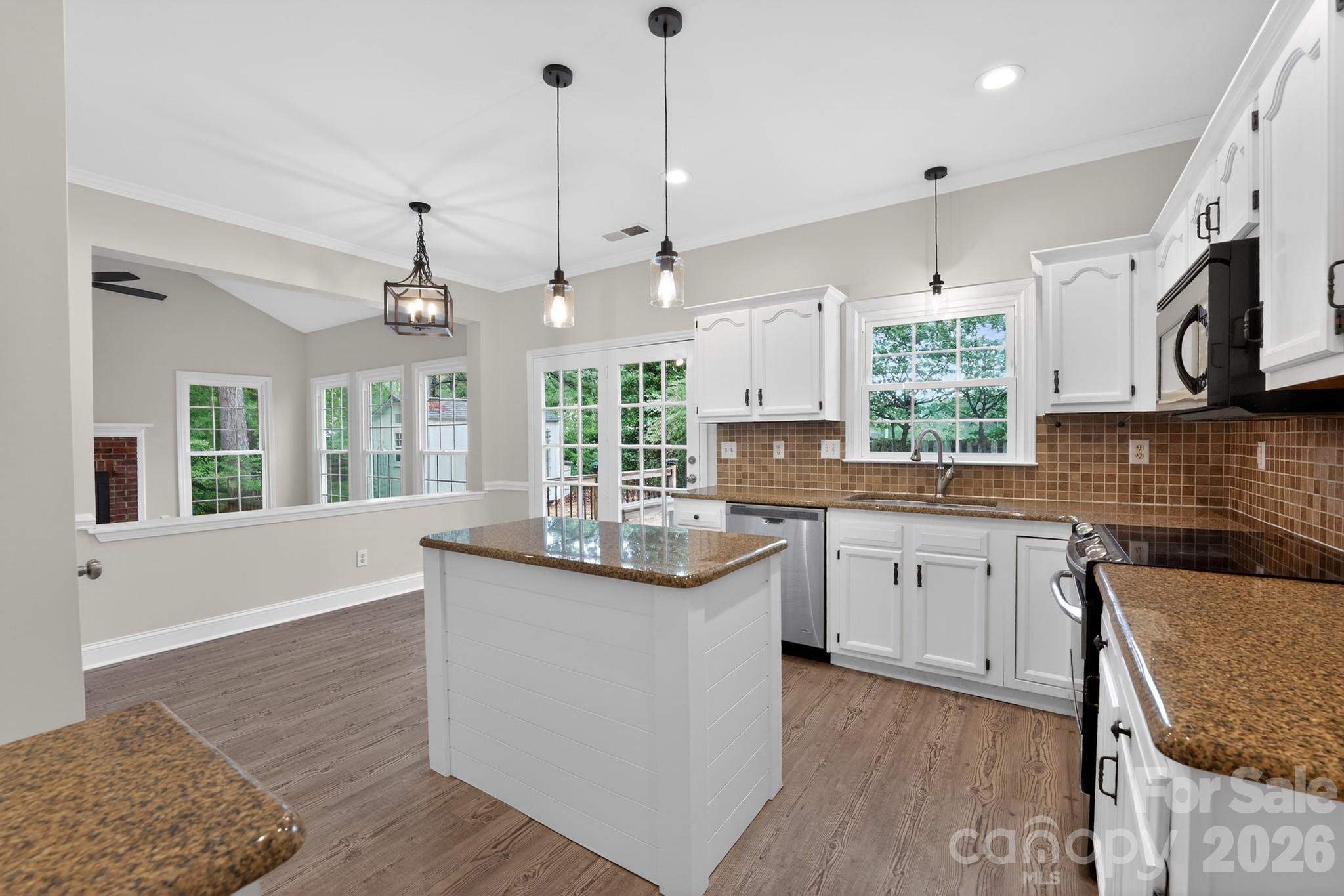 Single Family Residence at 395 Runnymede Drive, Rock Hill, photo 2 of 14