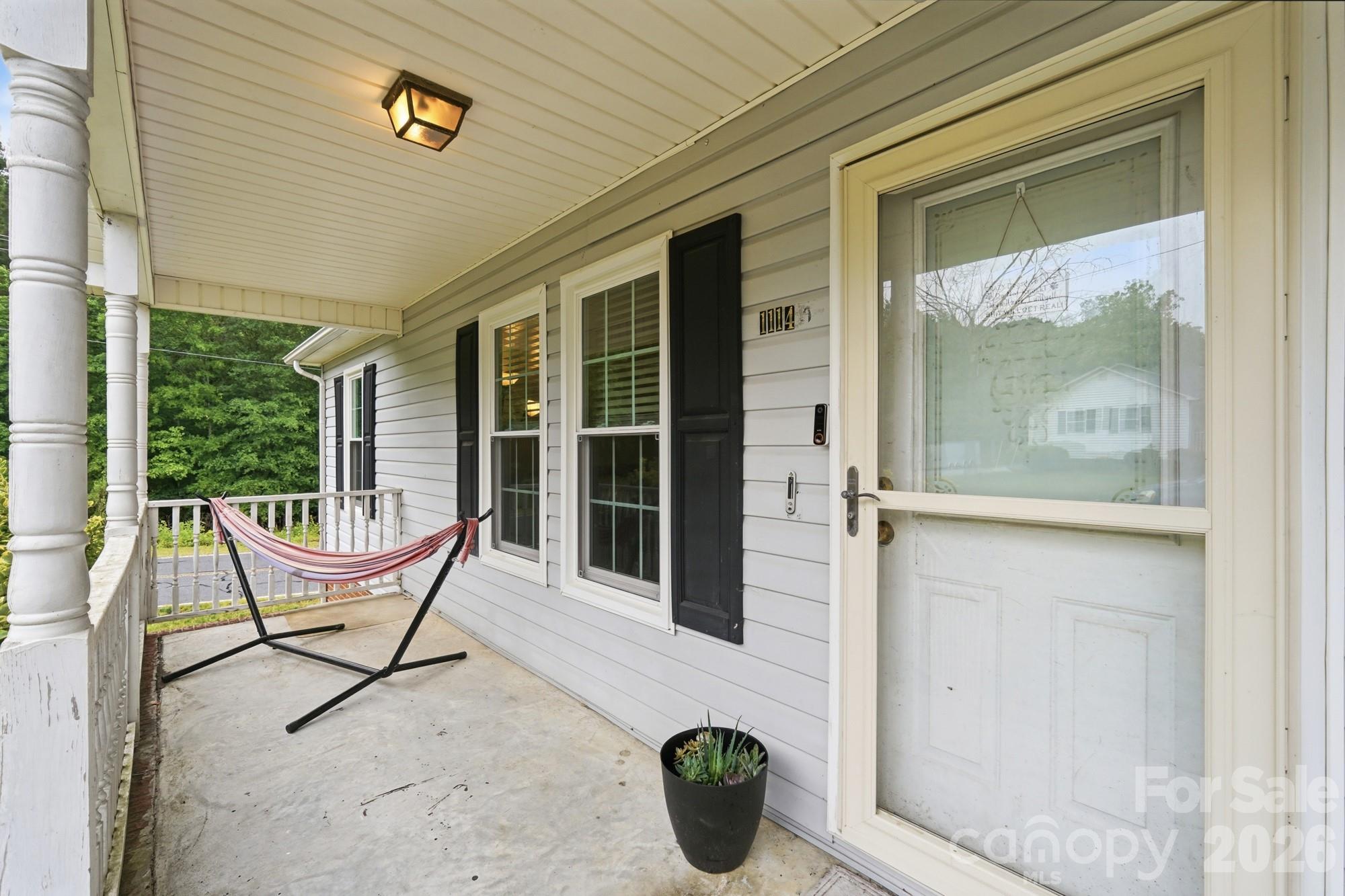 lovely front porch - 1114 Lakeview Street, Kannapolis
