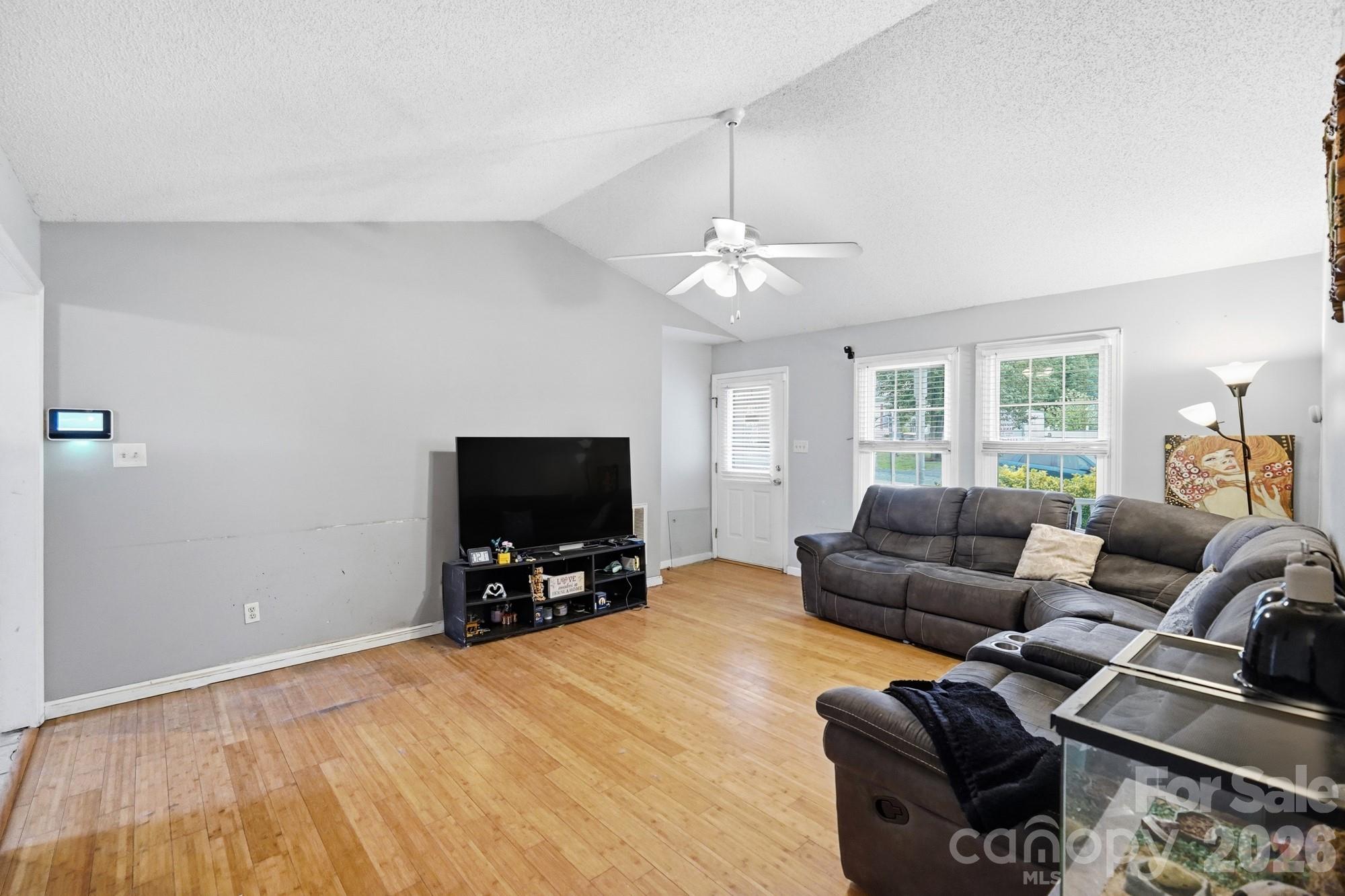 Single Family Residence at 1114 Lakeview Street, Kannapolis, photo 5 of 31