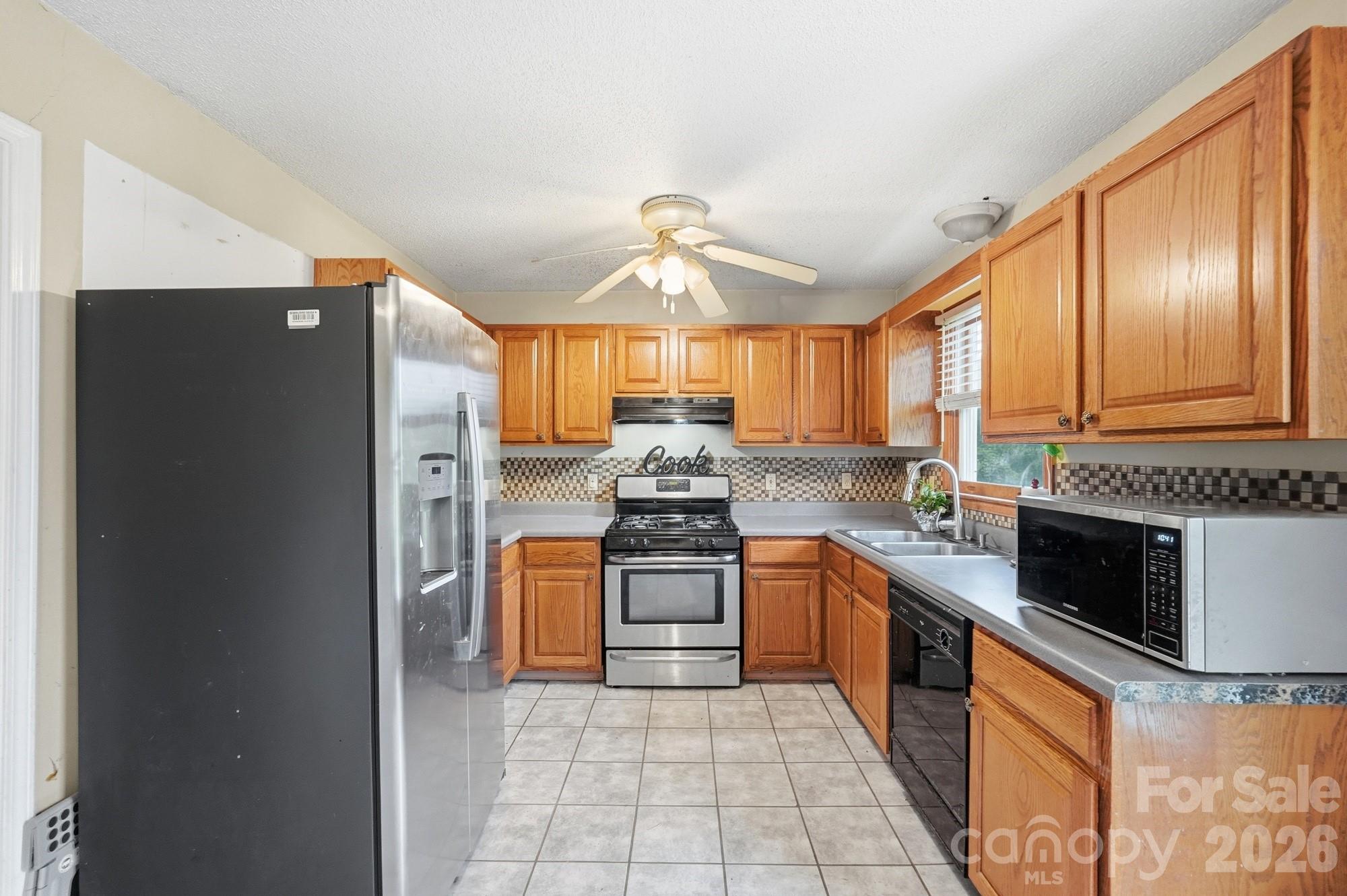Single Family Residence at 1114 Lakeview Street, Kannapolis, photo 10 of 31