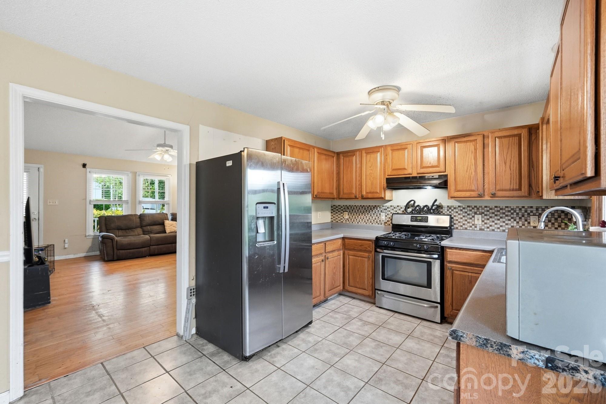 Single Family Residence at 1114 Lakeview Street, Kannapolis, photo 2 of 31