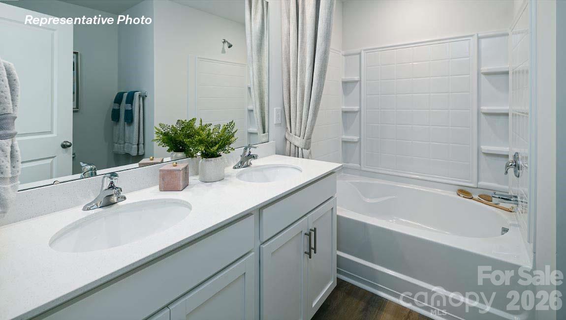 Single Family Residence at 632 17th Avenue Drive NE, Hickory, photo 3 of 31