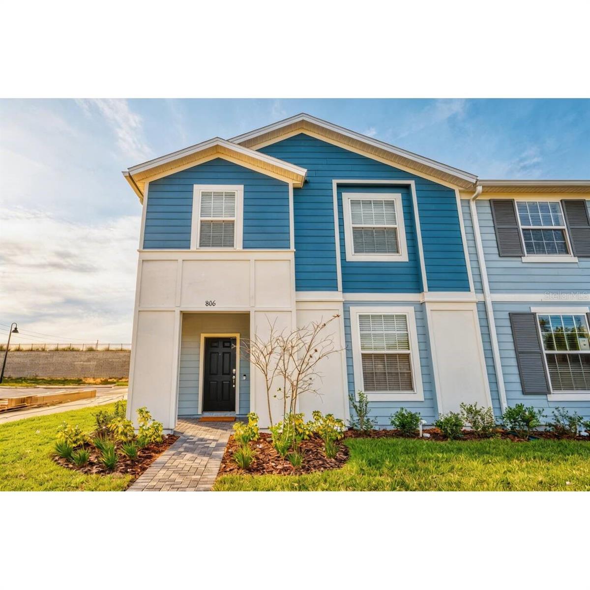 806 PARADISE DR