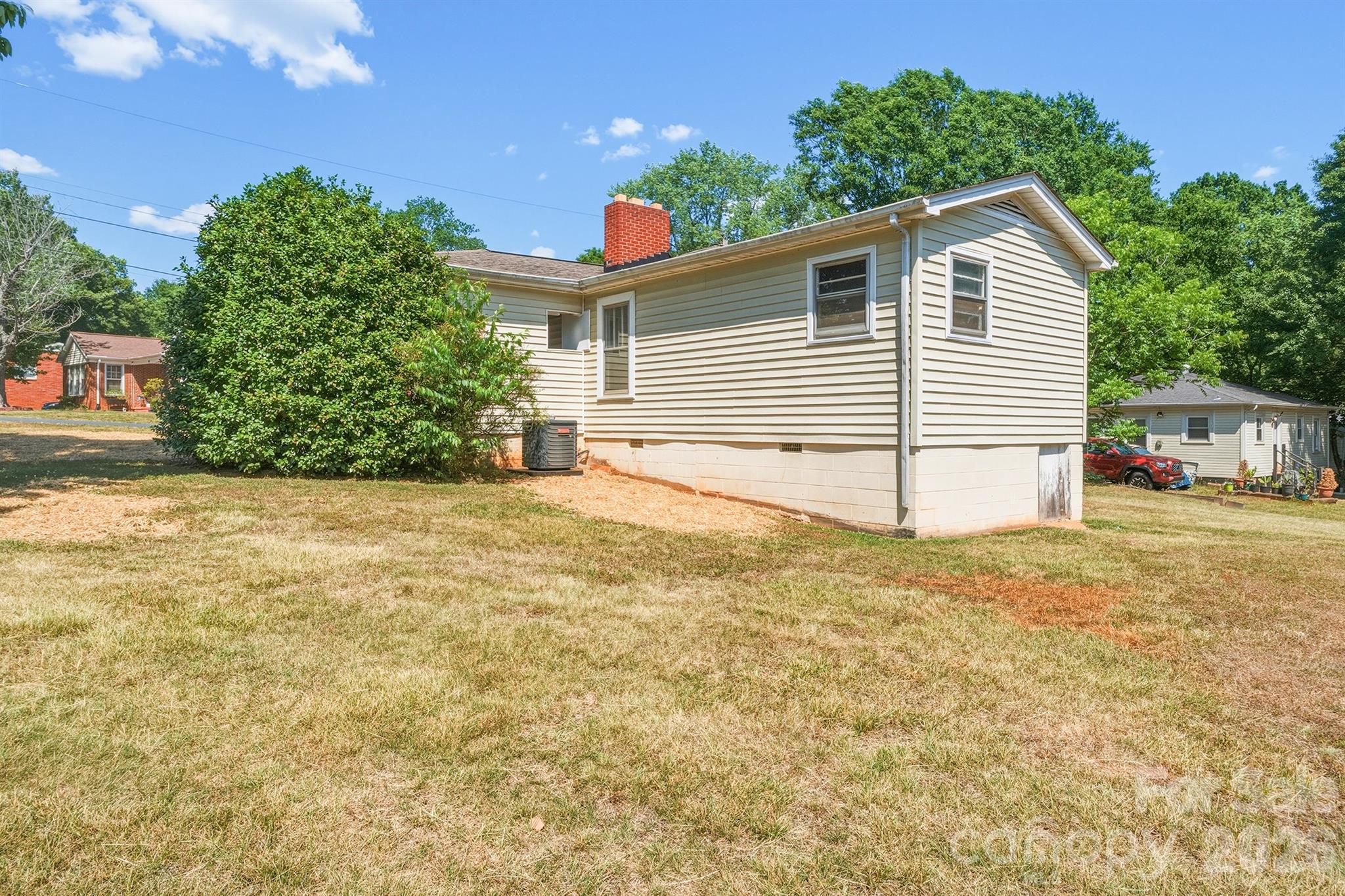 Single Family Residence at 2308 11th Avenue NE, Hickory, photo 5 of 24