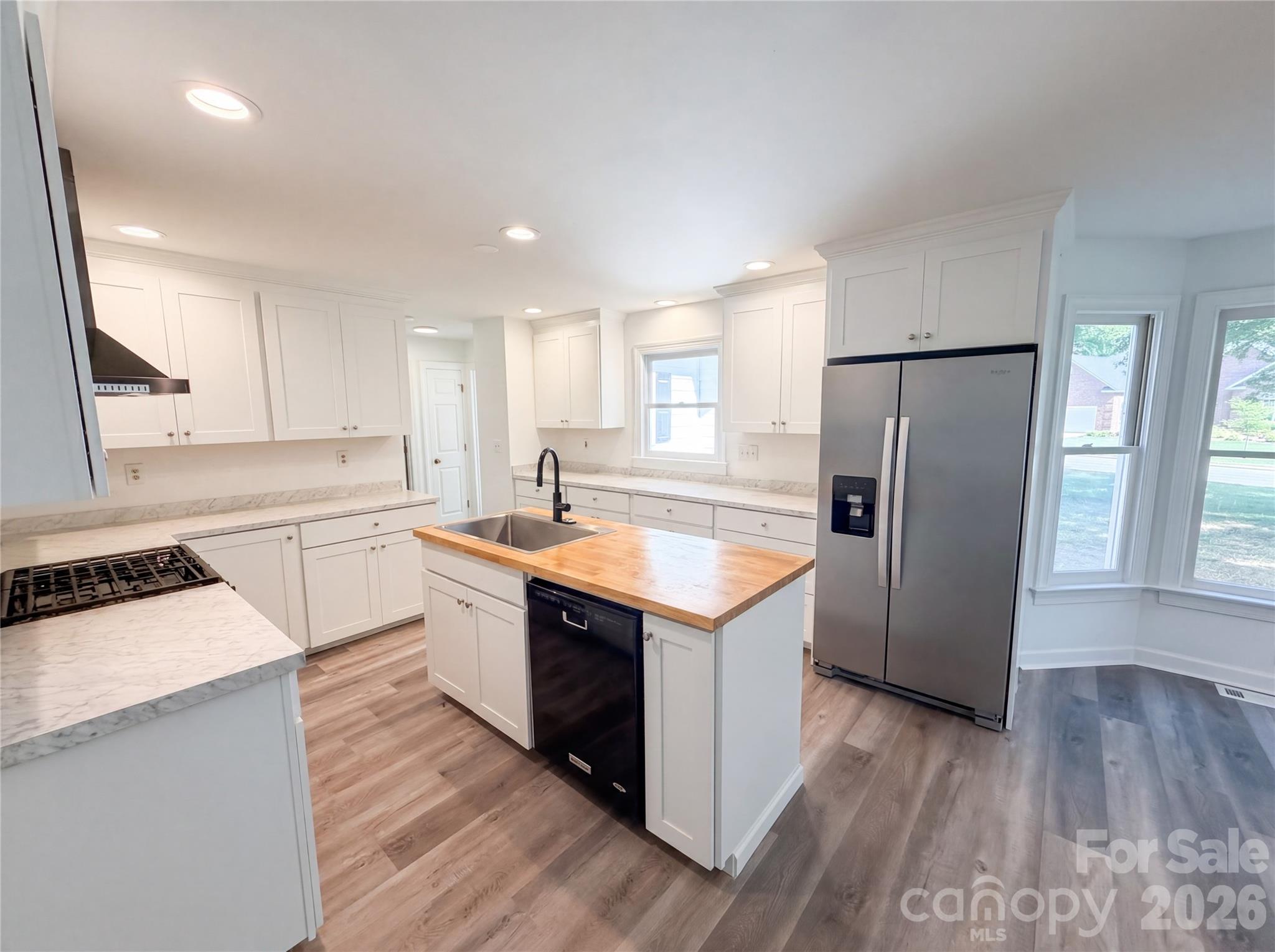 Single Family Residence at 103 Hampshire Court, Salisbury, photo 2 of 22
