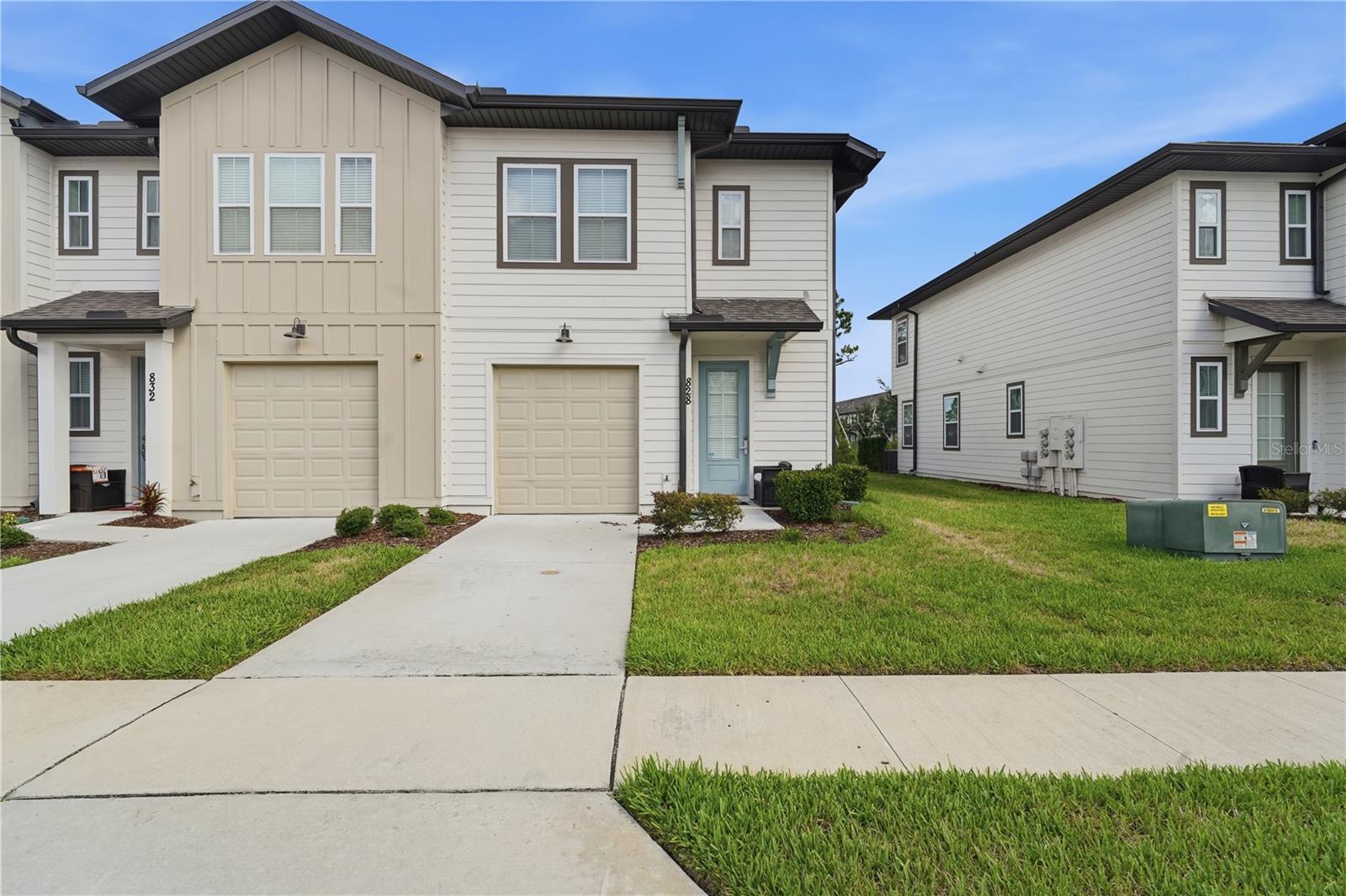 Townhouse at 828 LONGBOAT DR, DAVENPORT, photo 3 of 59