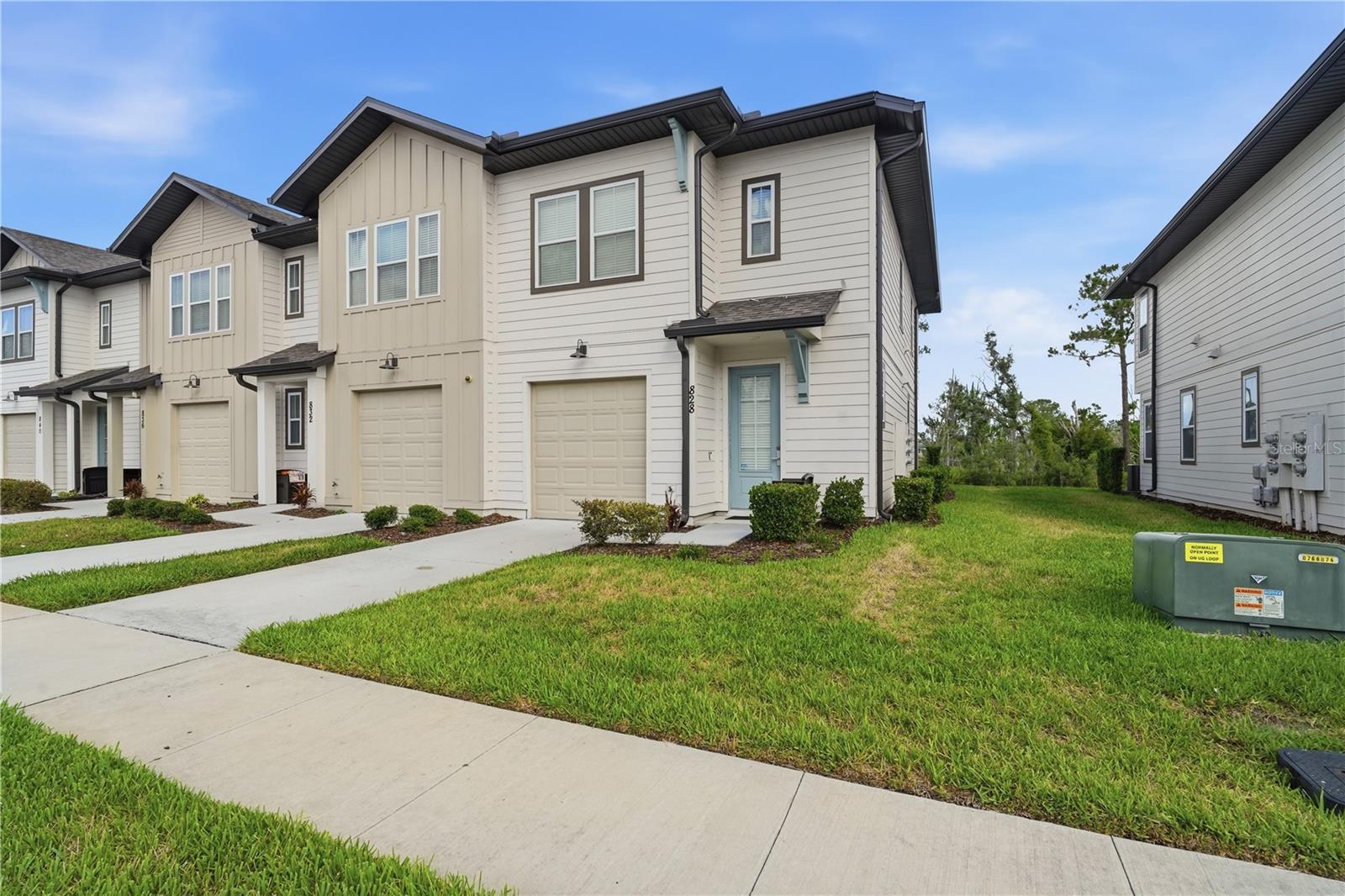 Townhouse at 828 LONGBOAT DR, DAVENPORT, photo 4 of 59
