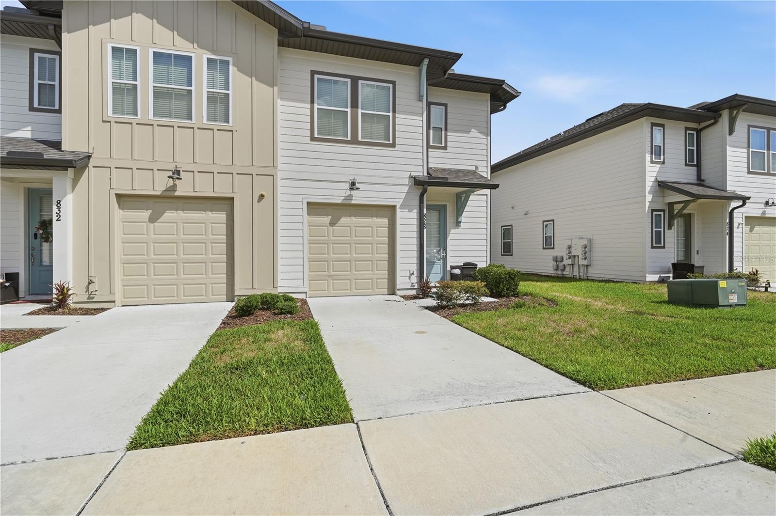 Townhouse at 828 LONGBOAT DR, DAVENPORT, photo 5 of 59