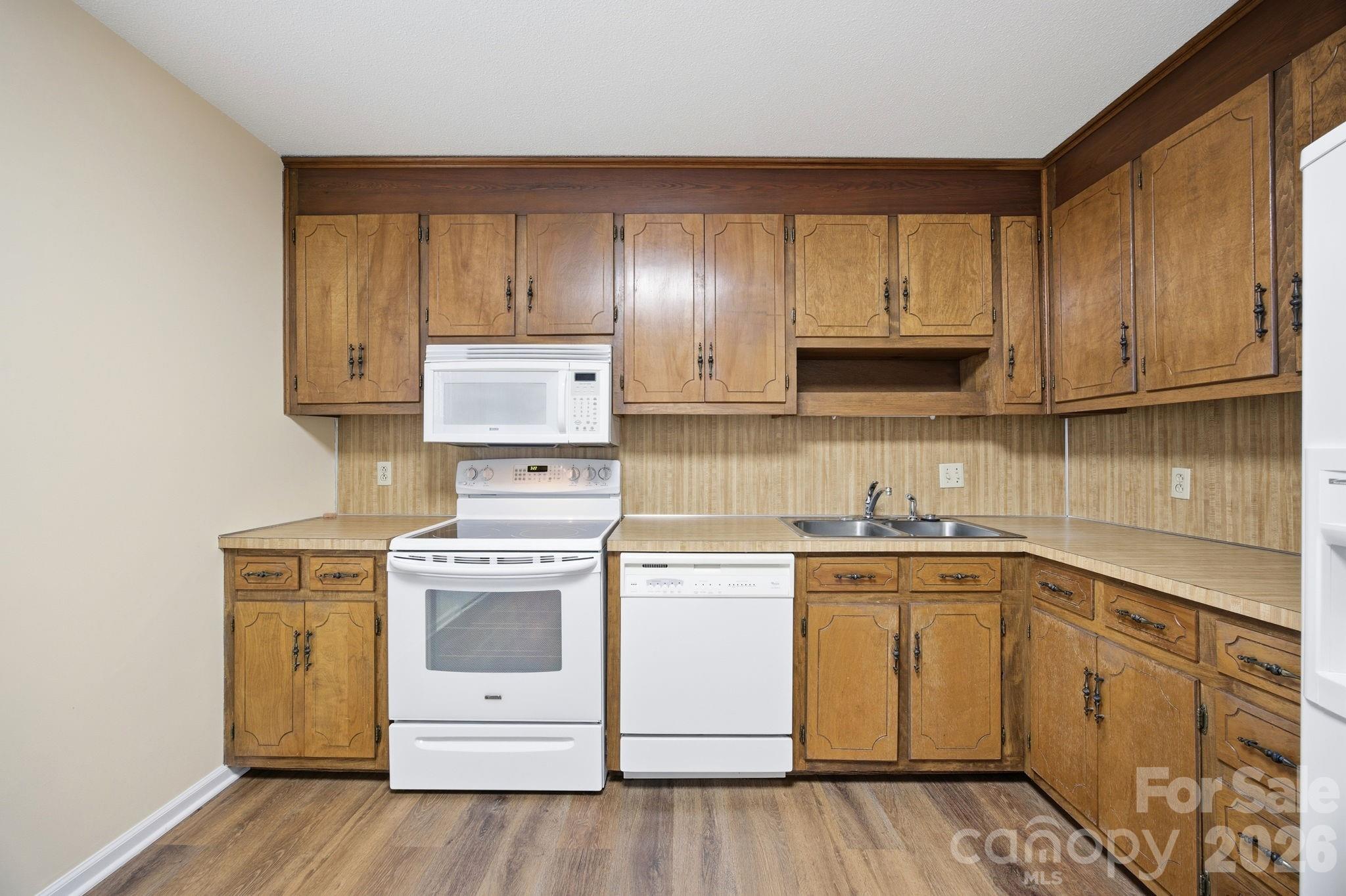 Condominium at 1300 Larchmont Place, Salisbury, photo 15 of 32