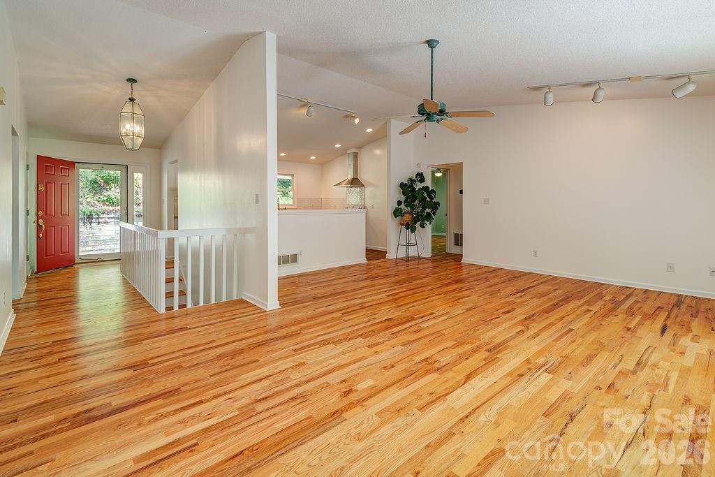 Single Family Residence at 146 Churchill Downs Drive, Fairview, photo 3 of 39