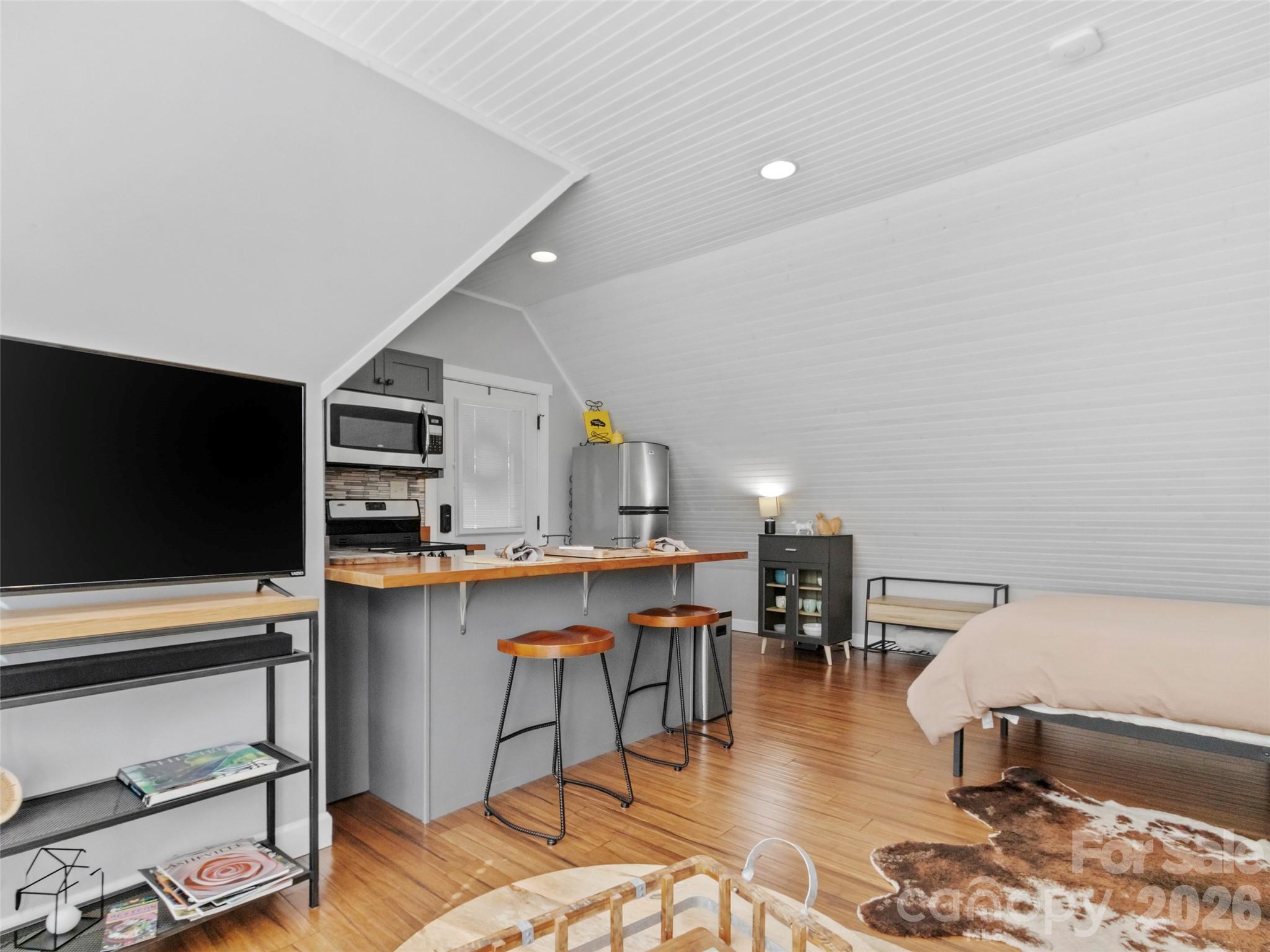 Single Family Residence at 5 Fieldtop Lane, Arden, photo 10 of 45