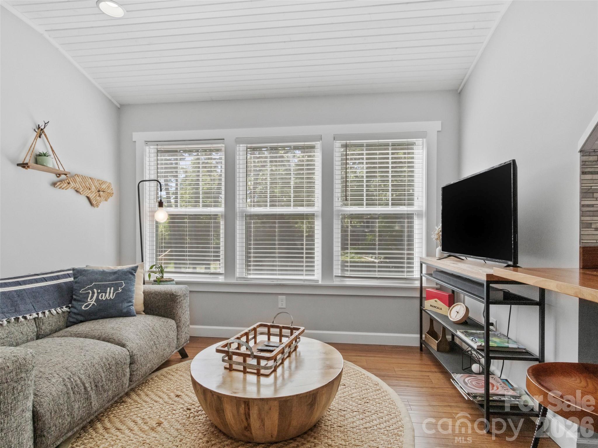 Single Family Residence at 5 Fieldtop Lane, Arden, photo 12 of 45