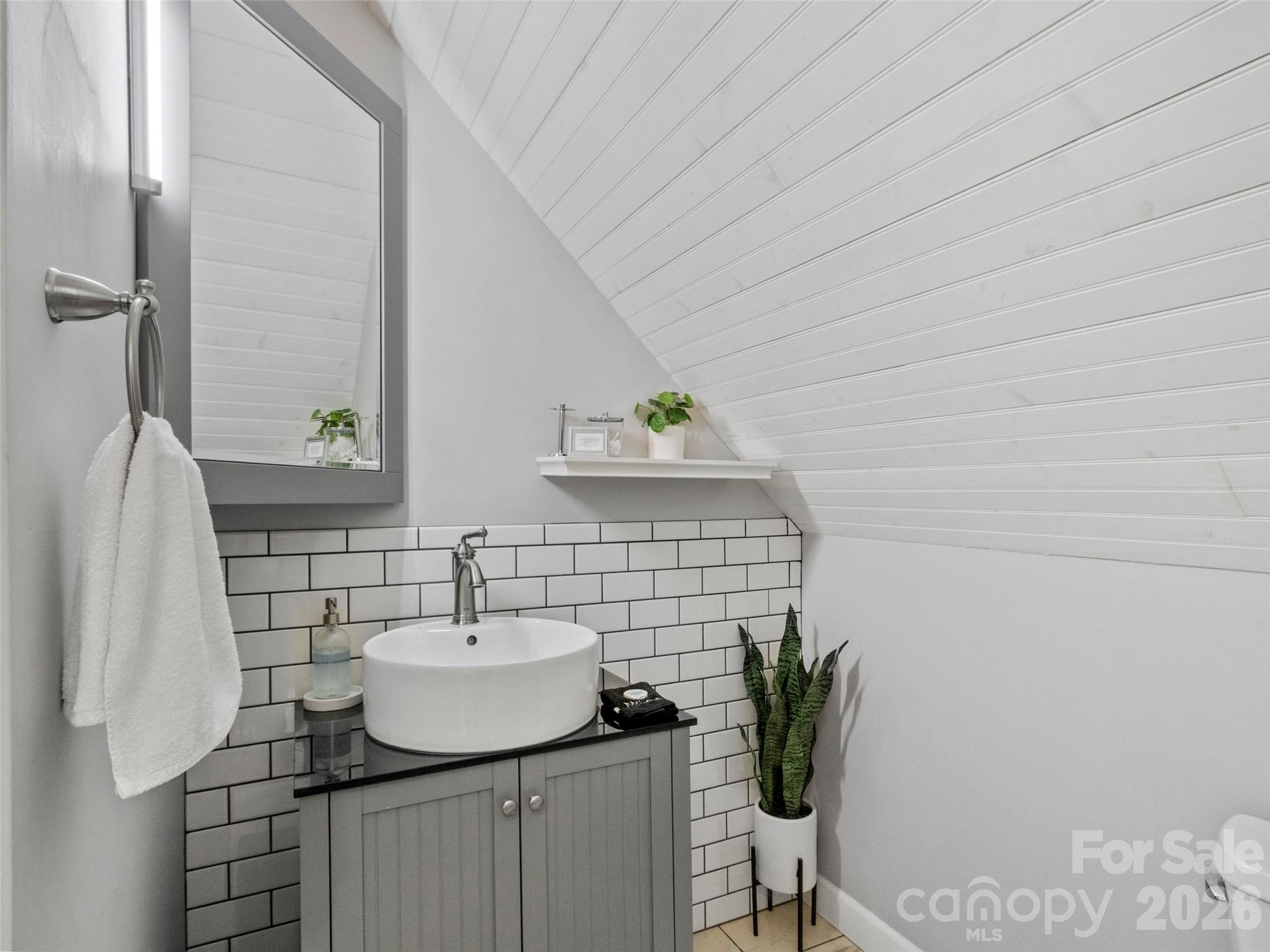 Single Family Residence at 5 Fieldtop Lane, Arden, photo 20 of 45