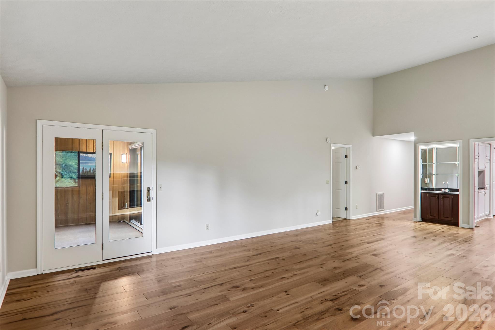 Condominium at 405 Wild Oak Lane, Hendersonville, photo 12 of 39