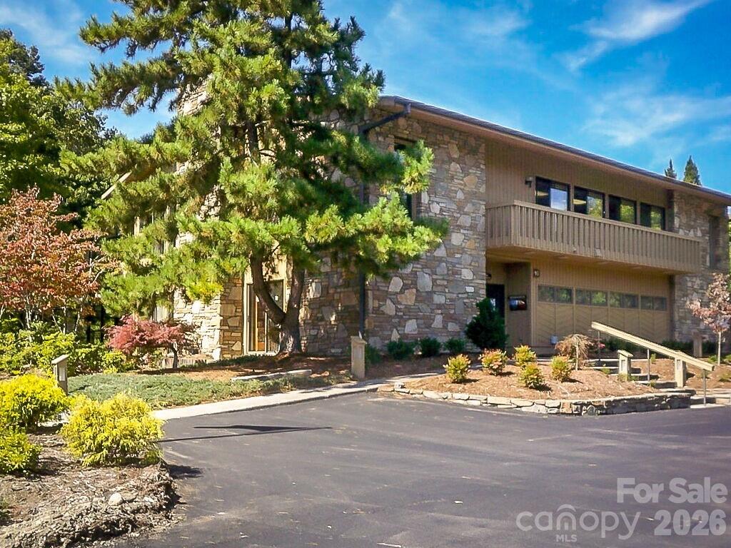 Condominium at 405 Wild Oak Lane, Hendersonville, photo 37 of 39