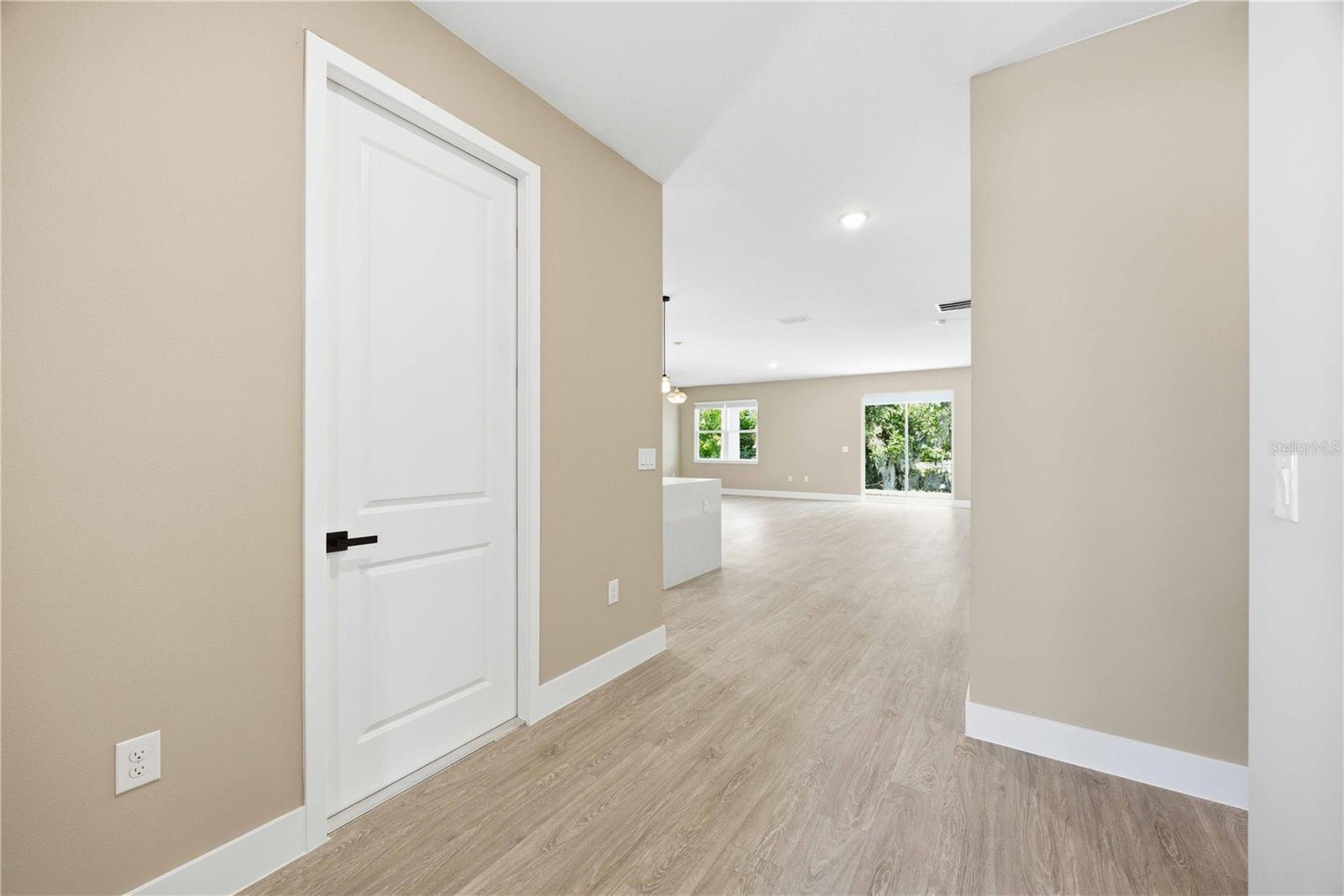 Single Family Residence at 2108 RIVER HAWK LOOP, WINTER HAVEN, photo 4 of 24