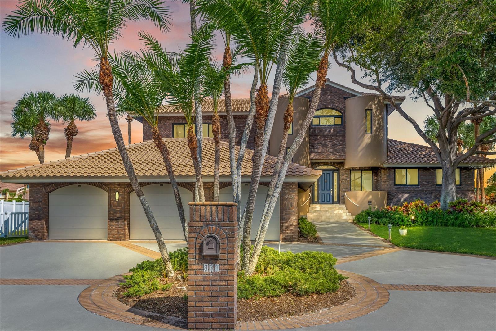 833 PONCE DE LEON DR
