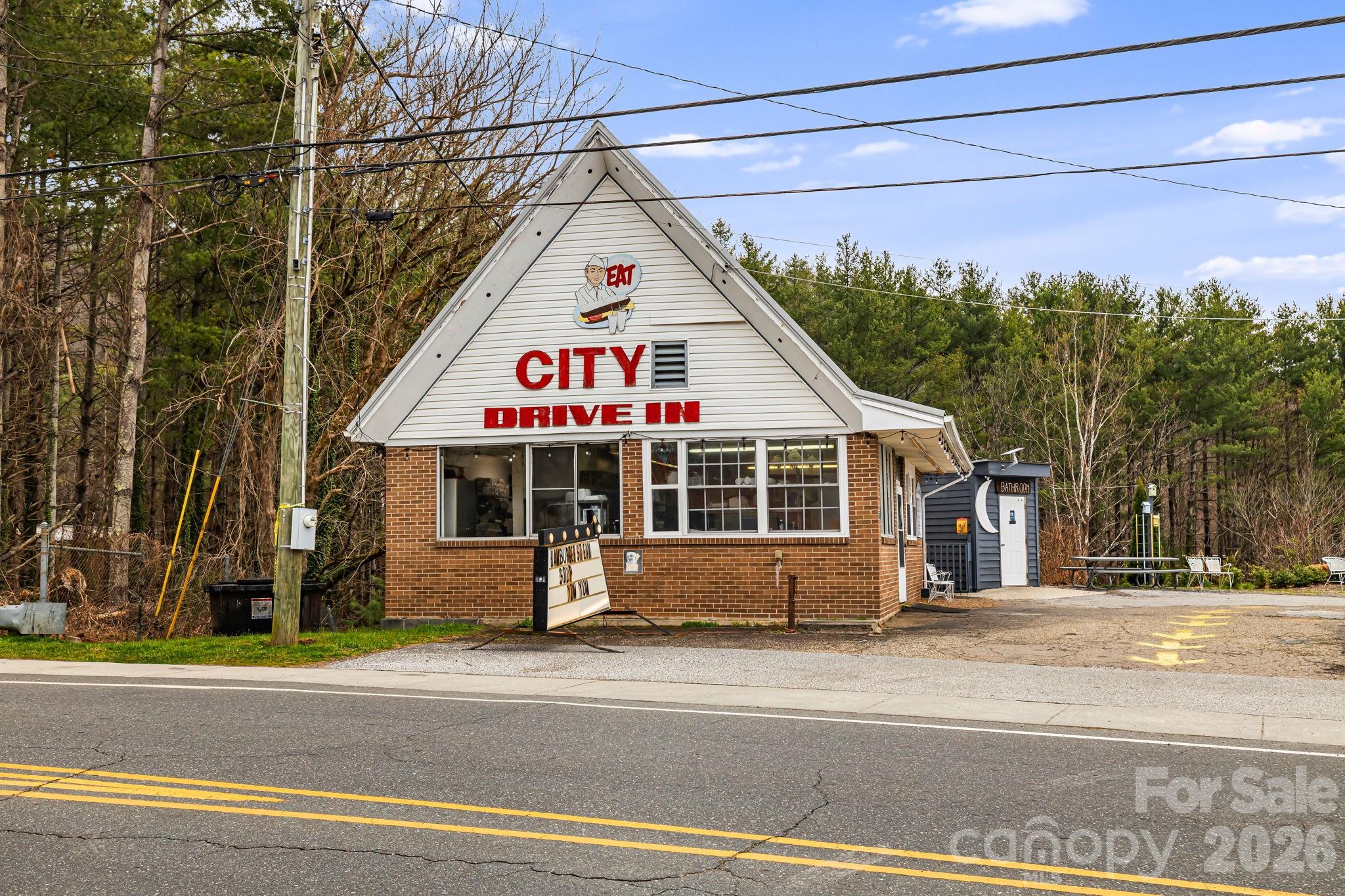 Food/Beverage at 670 Oak Avenue, Spruce Pine