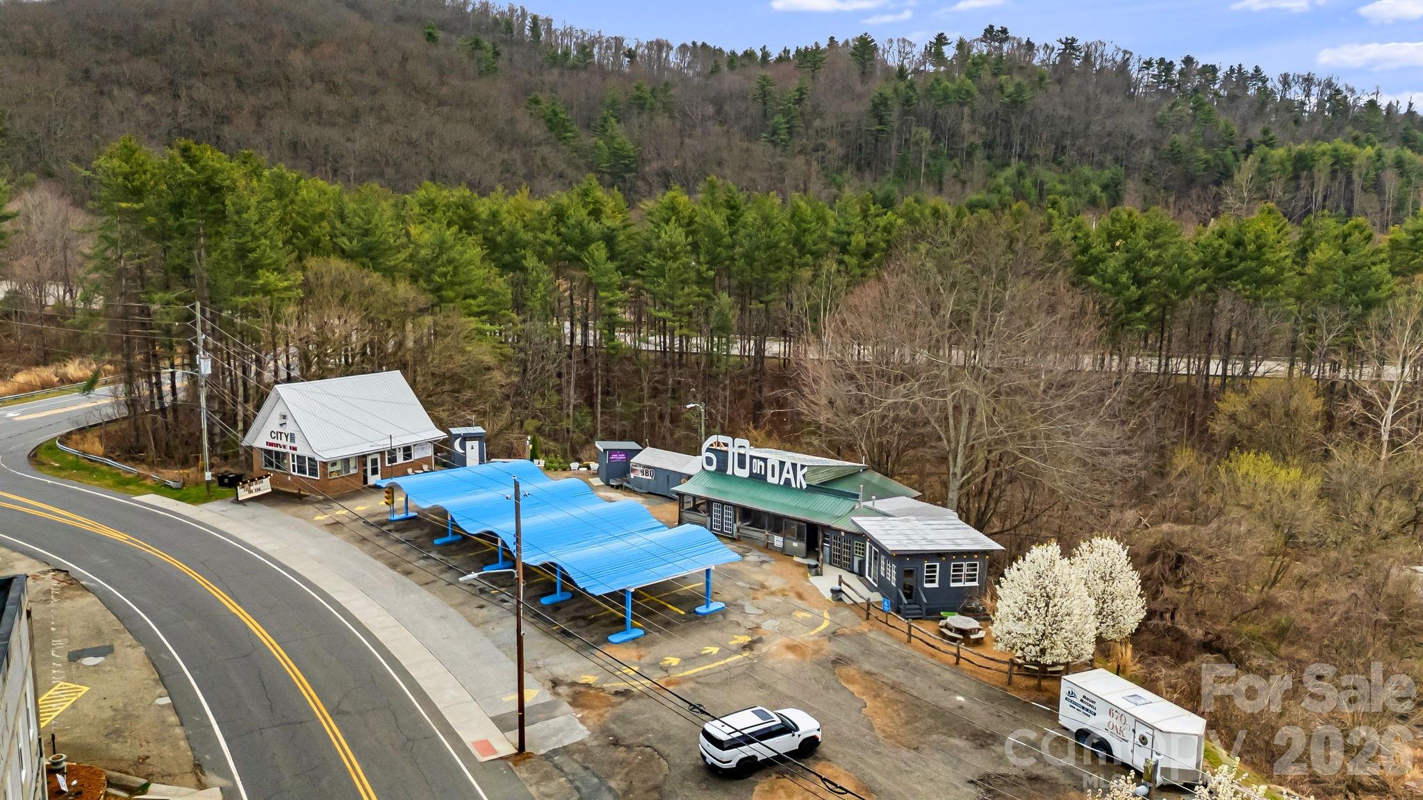 Food/Beverage at 670 Oak Avenue, Spruce Pine, photo 2 of 47