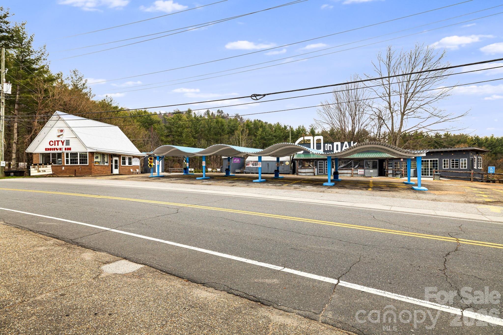 Food/Beverage at 670 Oak Avenue, Spruce Pine, photo 4 of 47