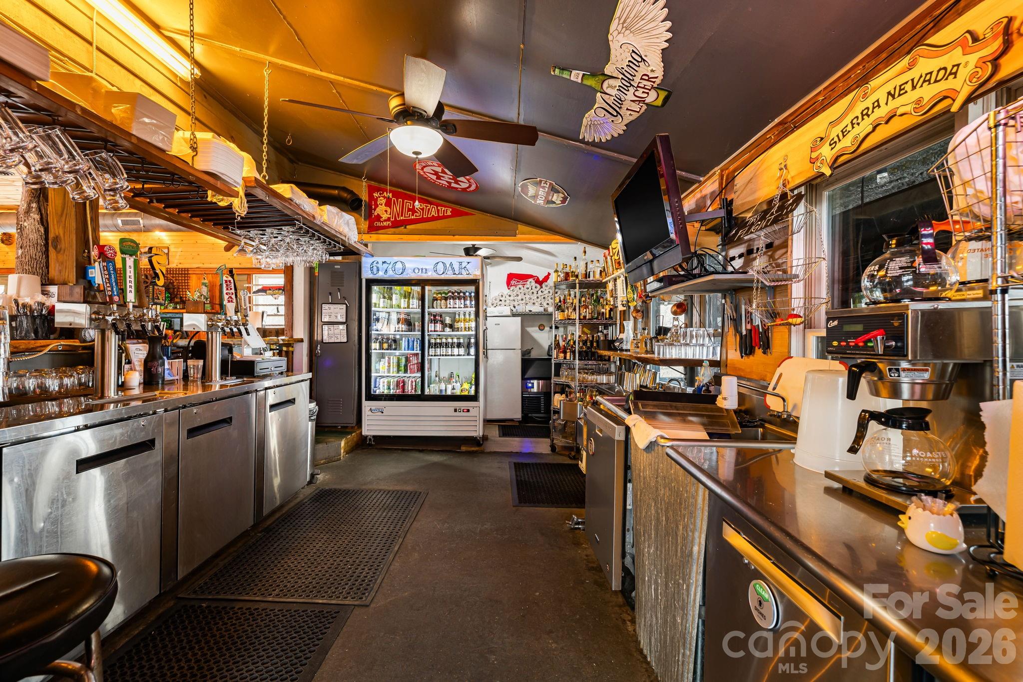 Food/Beverage at 670 Oak Avenue, Spruce Pine, photo 19 of 47