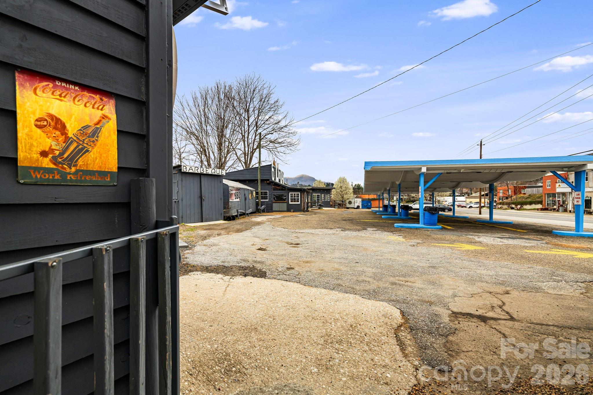 Food/Beverage at 670 Oak Avenue, Spruce Pine, photo 34 of 47