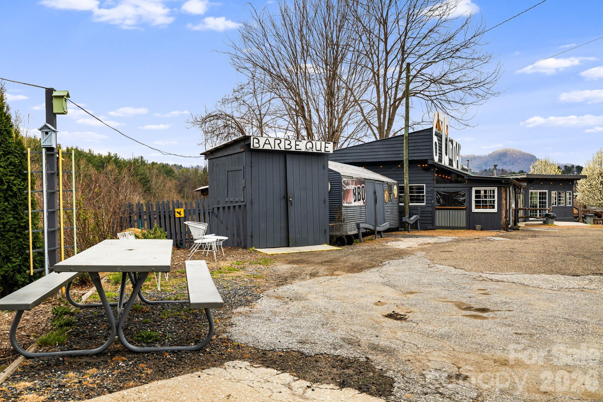 Food/Beverage at 670 Oak Avenue, Spruce Pine, photo 35 of 47