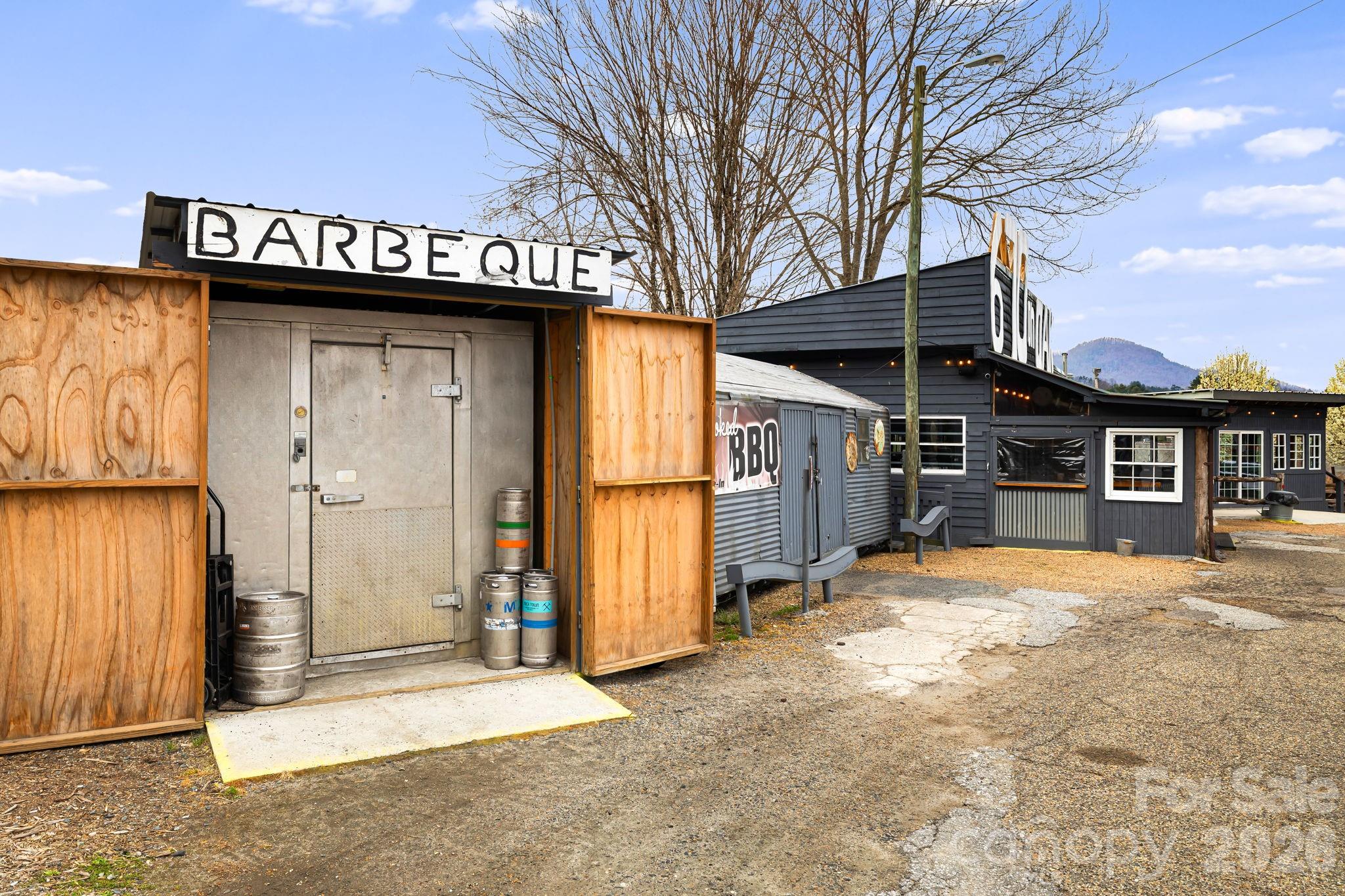 Food/Beverage at 670 Oak Avenue, Spruce Pine, photo 39 of 47