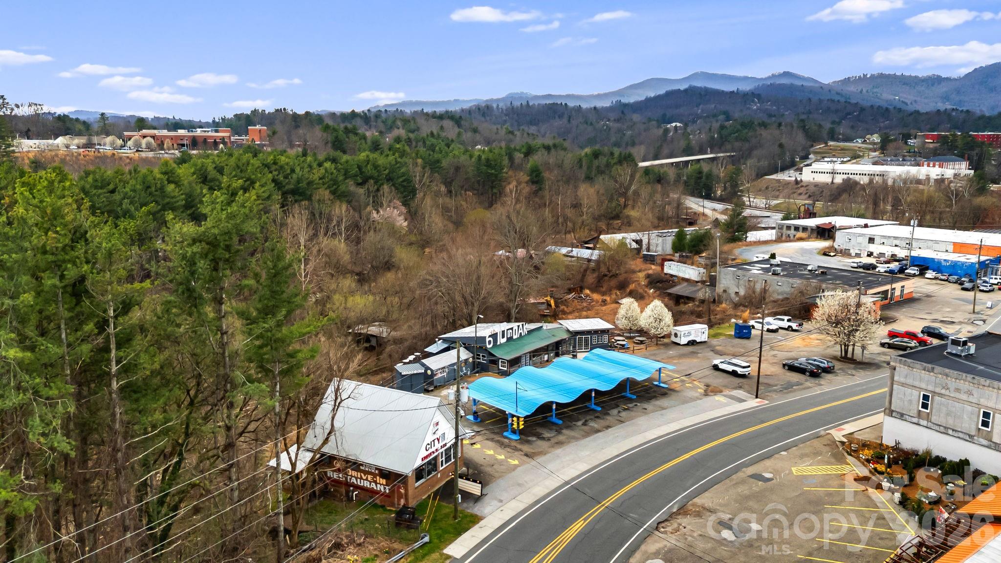 Food/Beverage at 670 Oak Avenue, Spruce Pine, photo 42 of 47