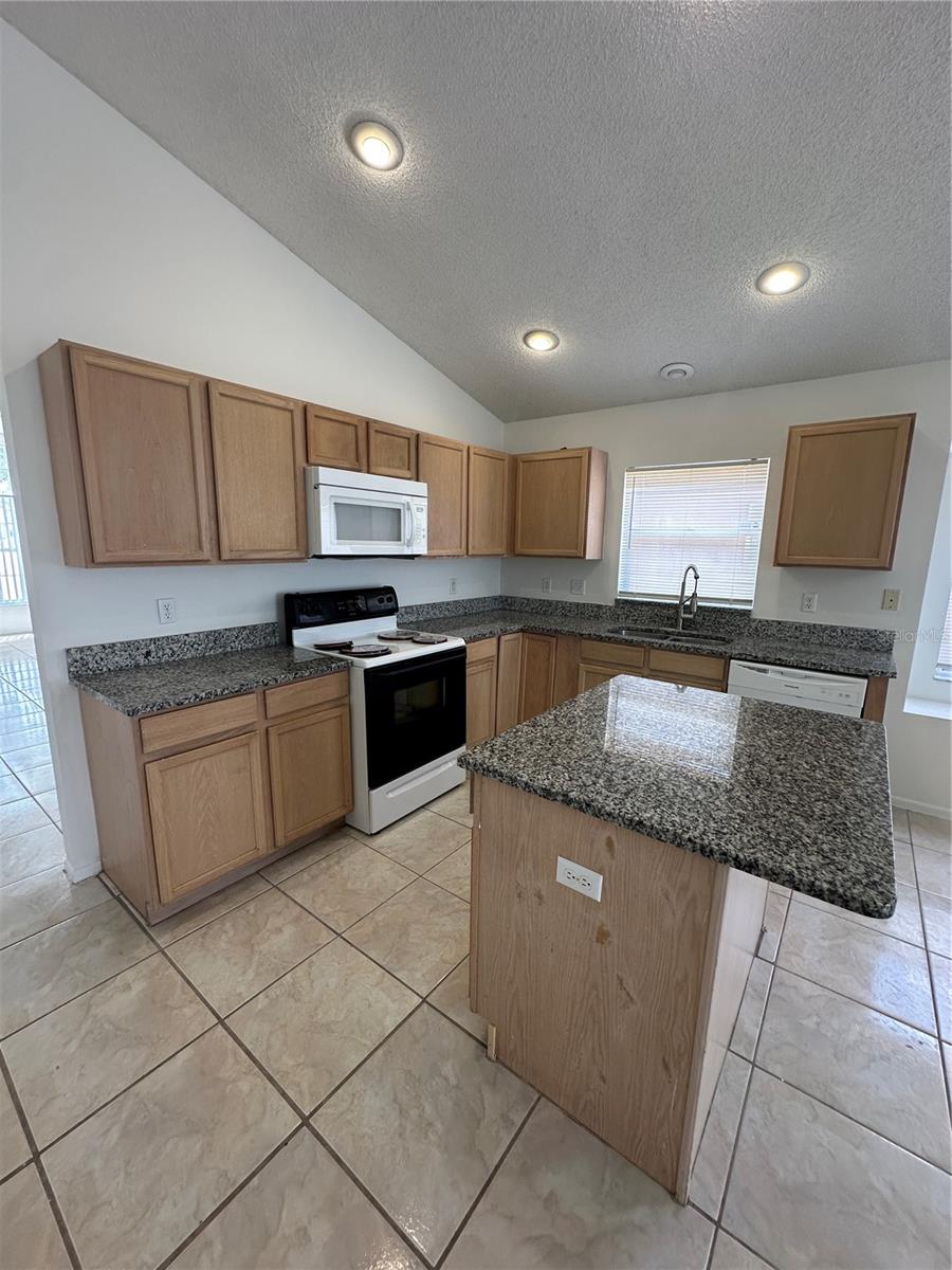Single Family Residence at 311 DOWNING CIR, DAVENPORT, photo 11 of 26