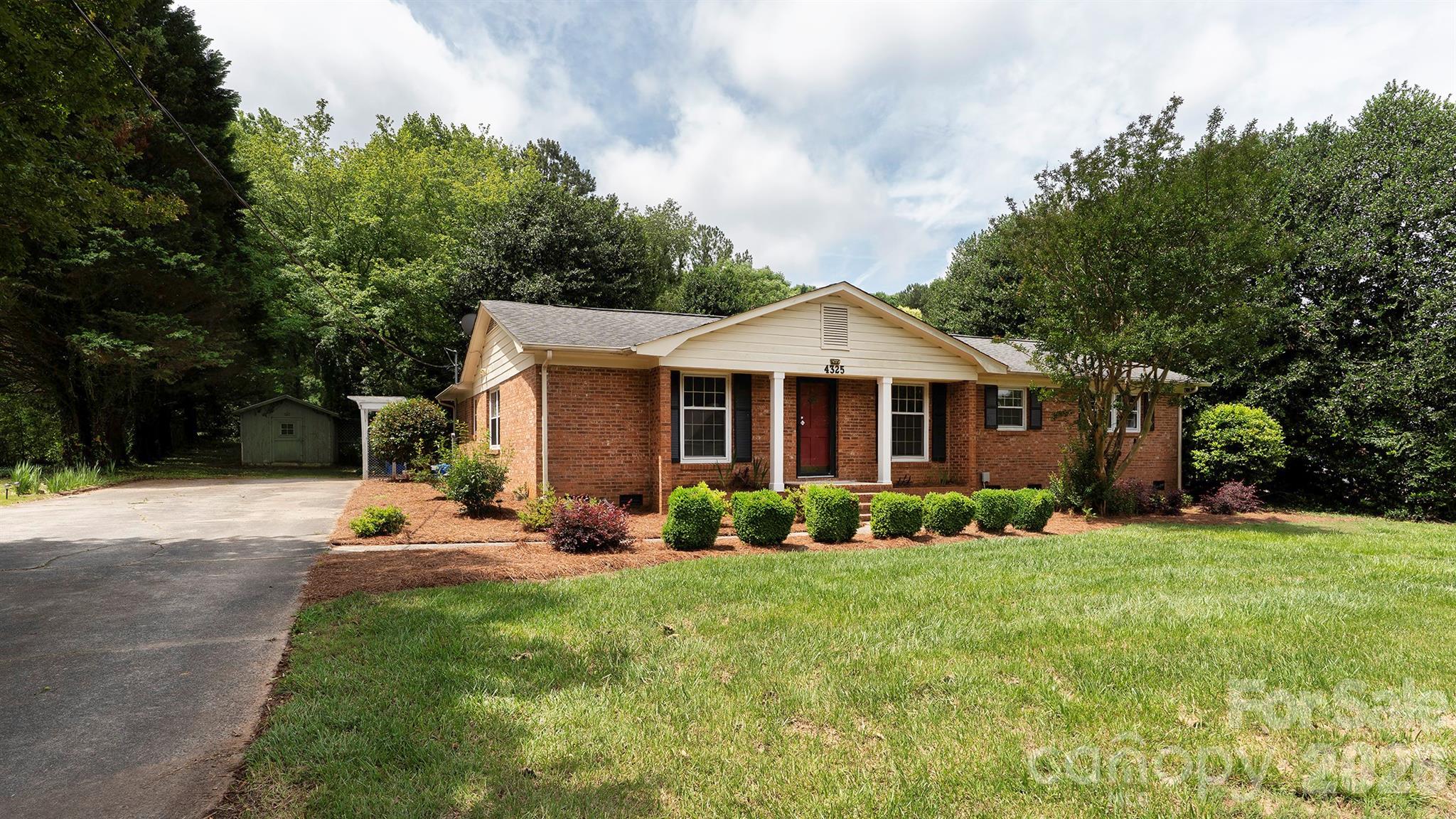 Single Family Residence at 4325 Shea Lane, Mint Hill, photo 2 of 23