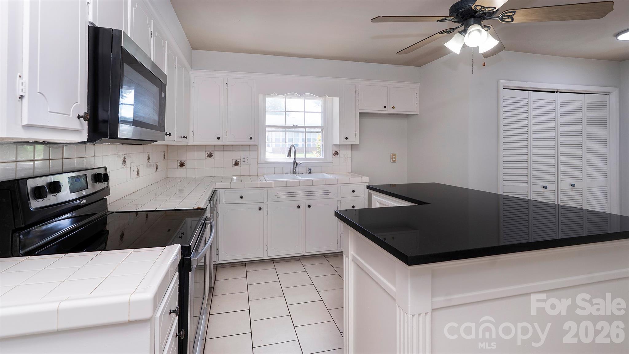Single Family Residence at 4325 Shea Lane, Mint Hill, photo 6 of 23