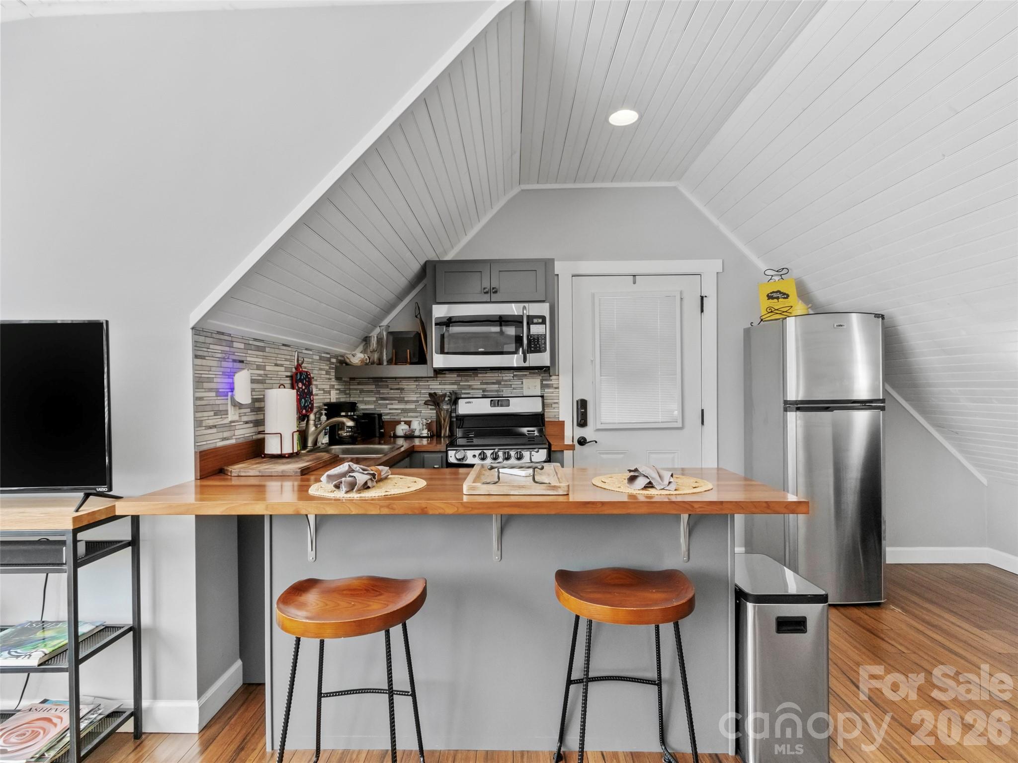 Duplex at 5 Fieldtop Lane, Arden, photo 14 of 45