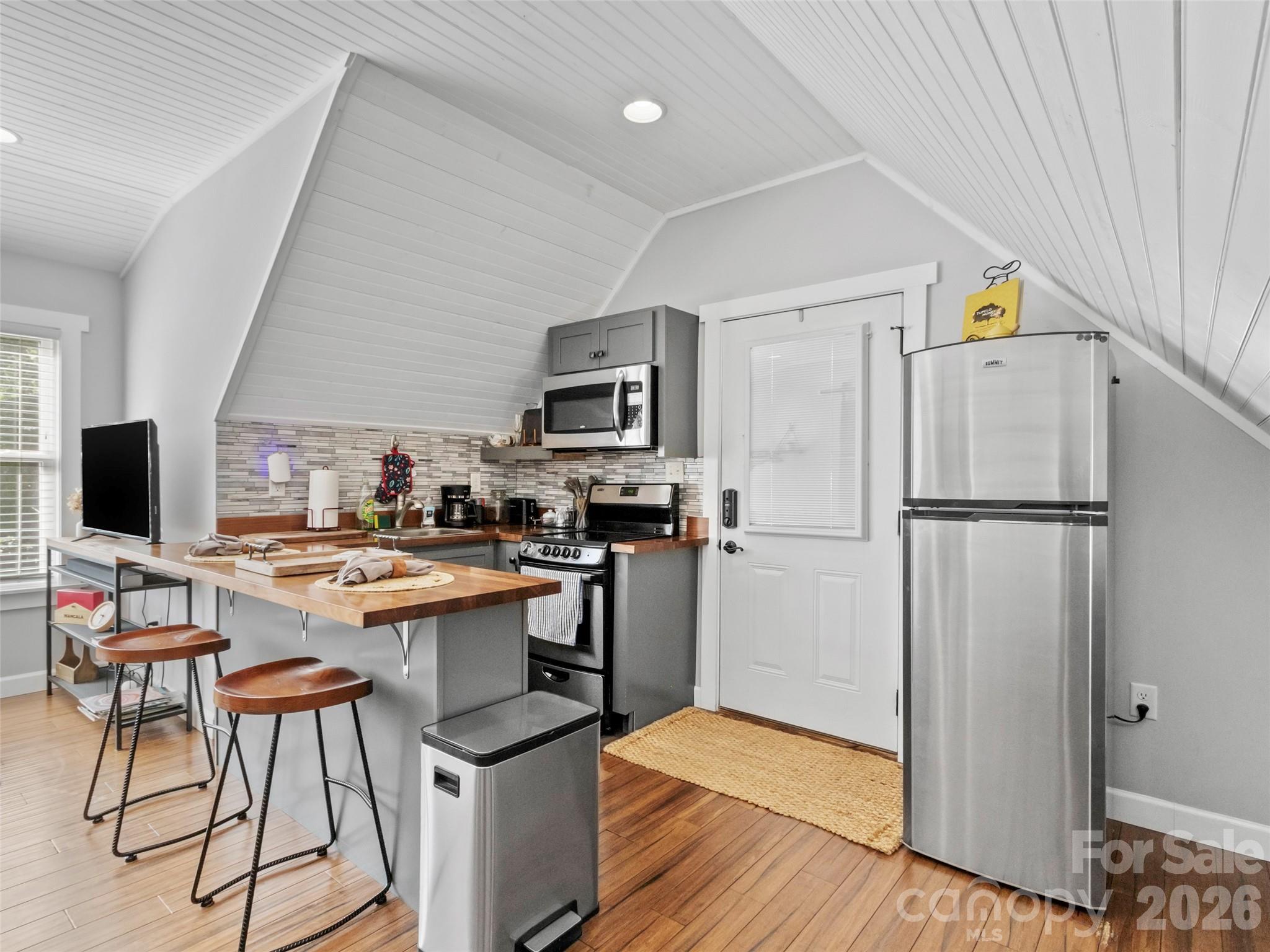 Duplex at 5 Fieldtop Lane, Arden, photo 15 of 45