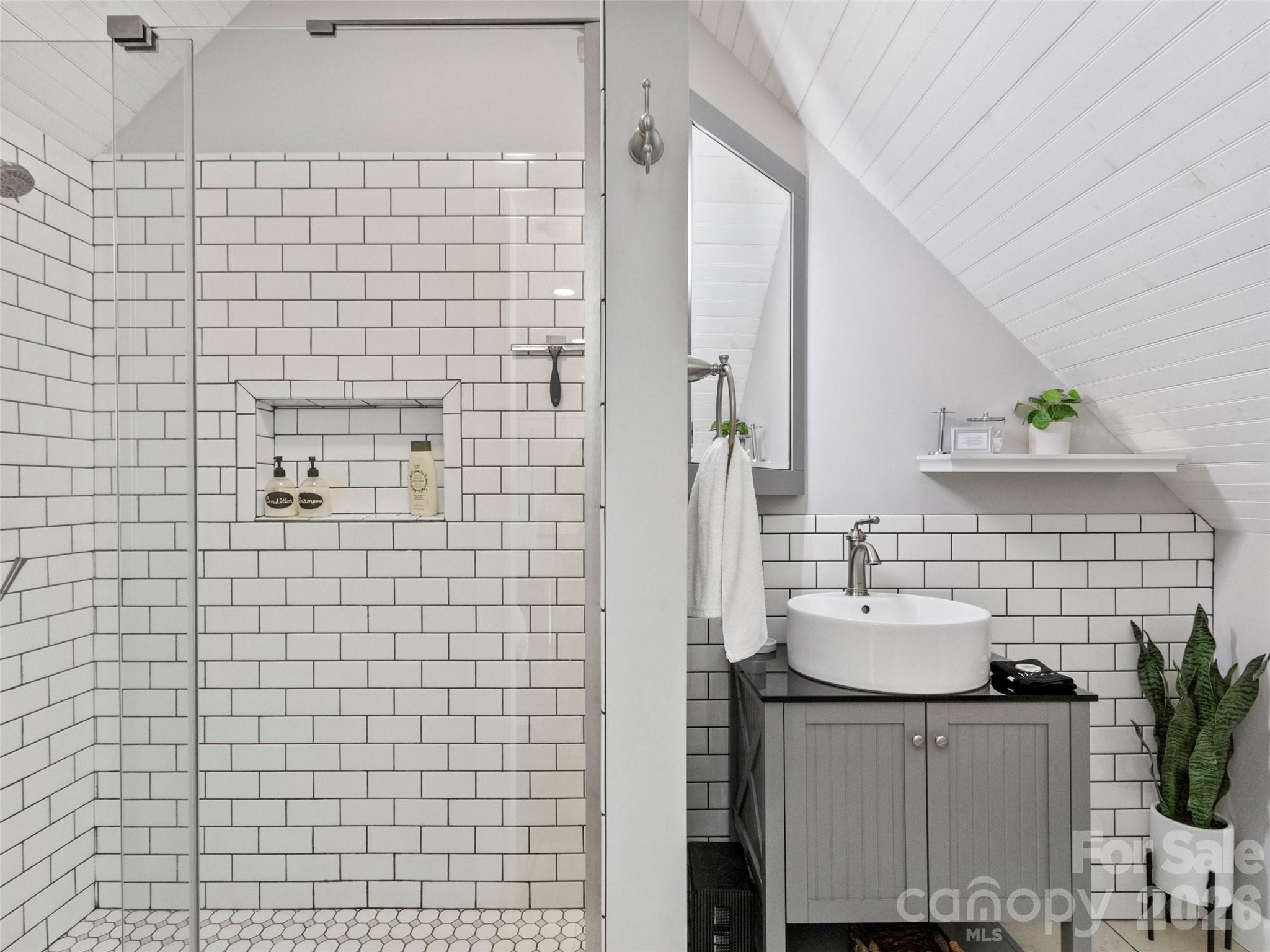 Duplex at 5 Fieldtop Lane, Arden, photo 19 of 45