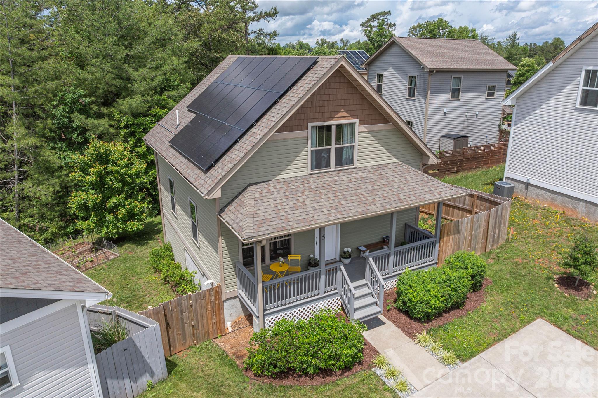 Solar panels = zero electricity bill! - 5 Declan Drive, Weaverville