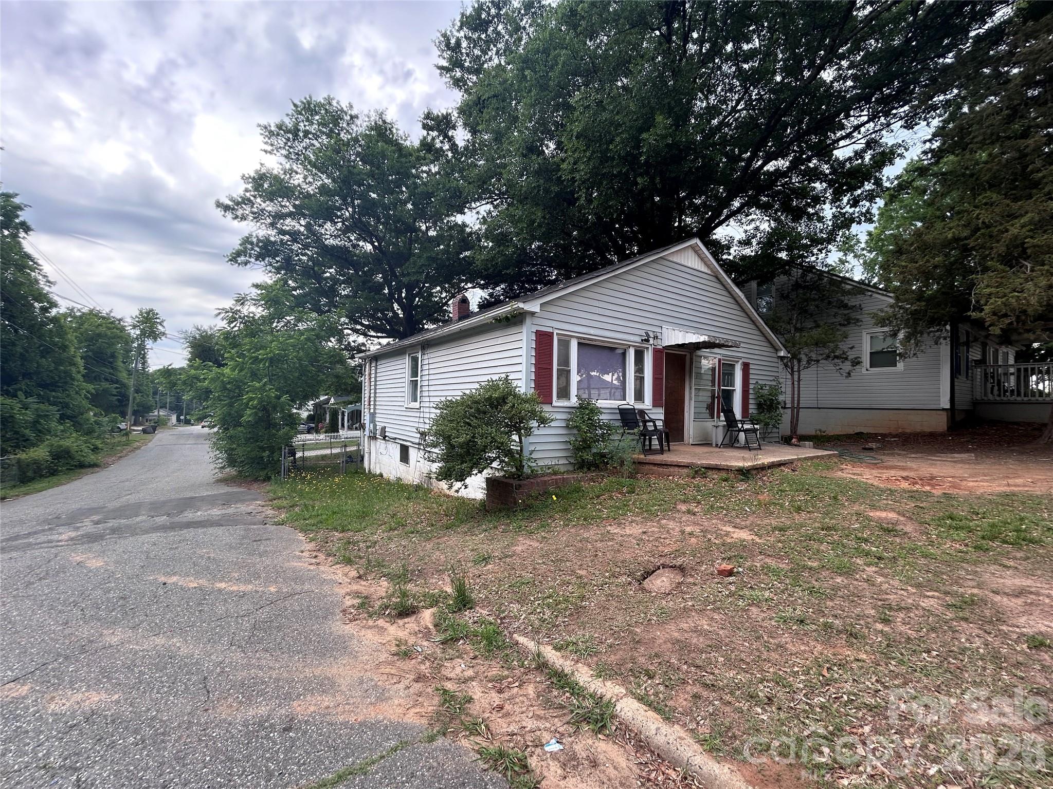 Side street view. - 317 S Yates Street, Gastonia