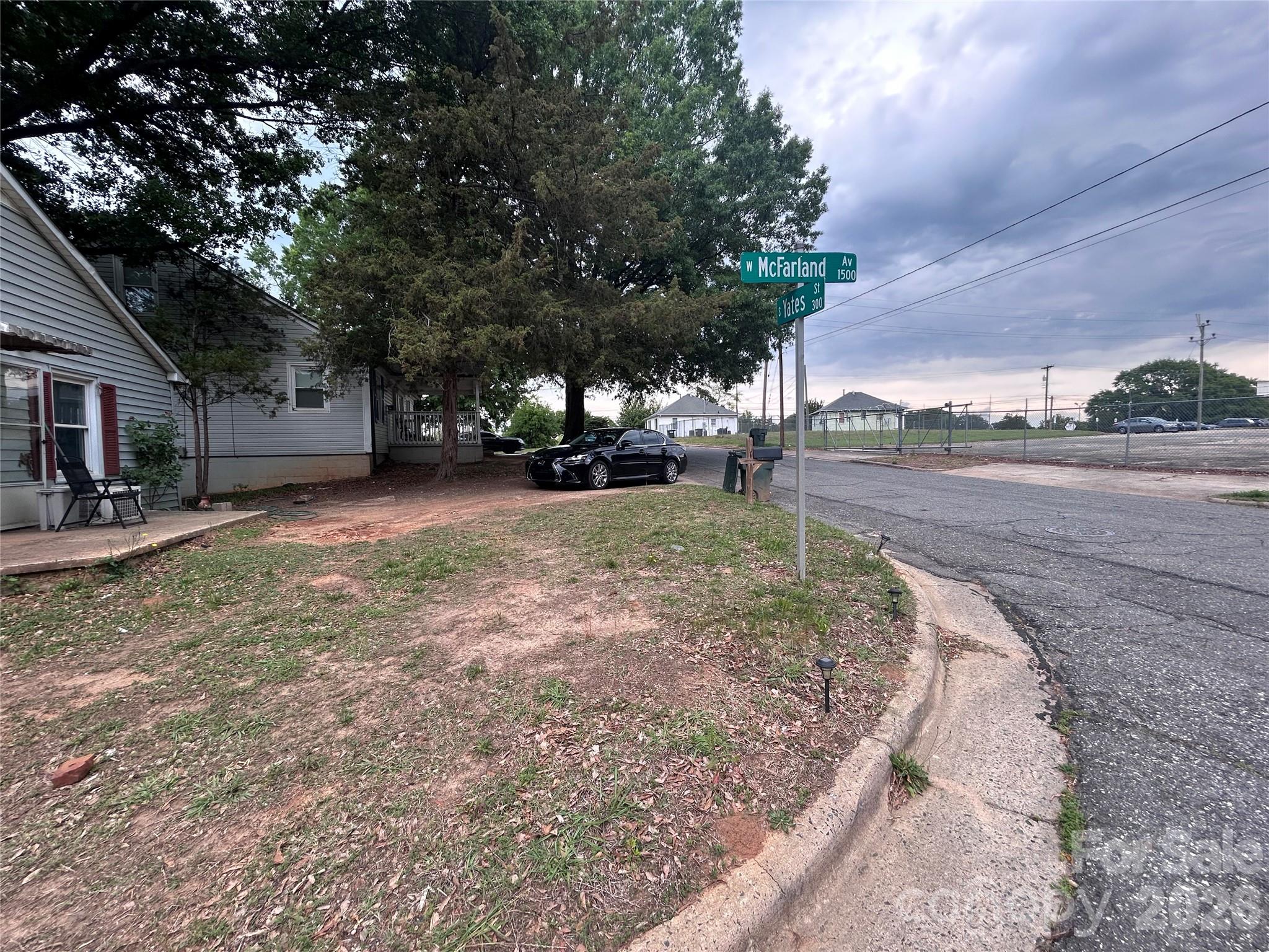 View of cross street. - 317 S Yates Street, Gastonia
