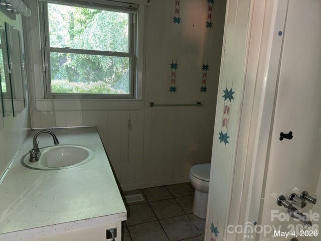Single Family Residence at 3734 N Lail Avenue, Morganton, photo 7 of 14