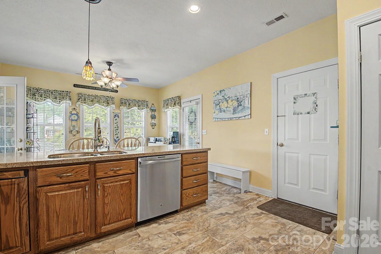 Ample Cabinetry - 606 Carriage Commons Drive, Hendersonville