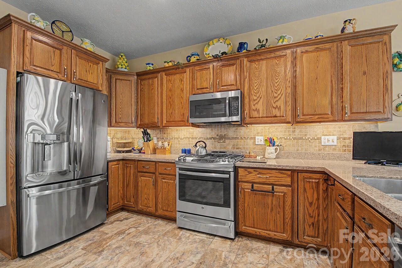 Townhouse at 606 Carriage Commons Drive, Hendersonville, photo 14 of 48
