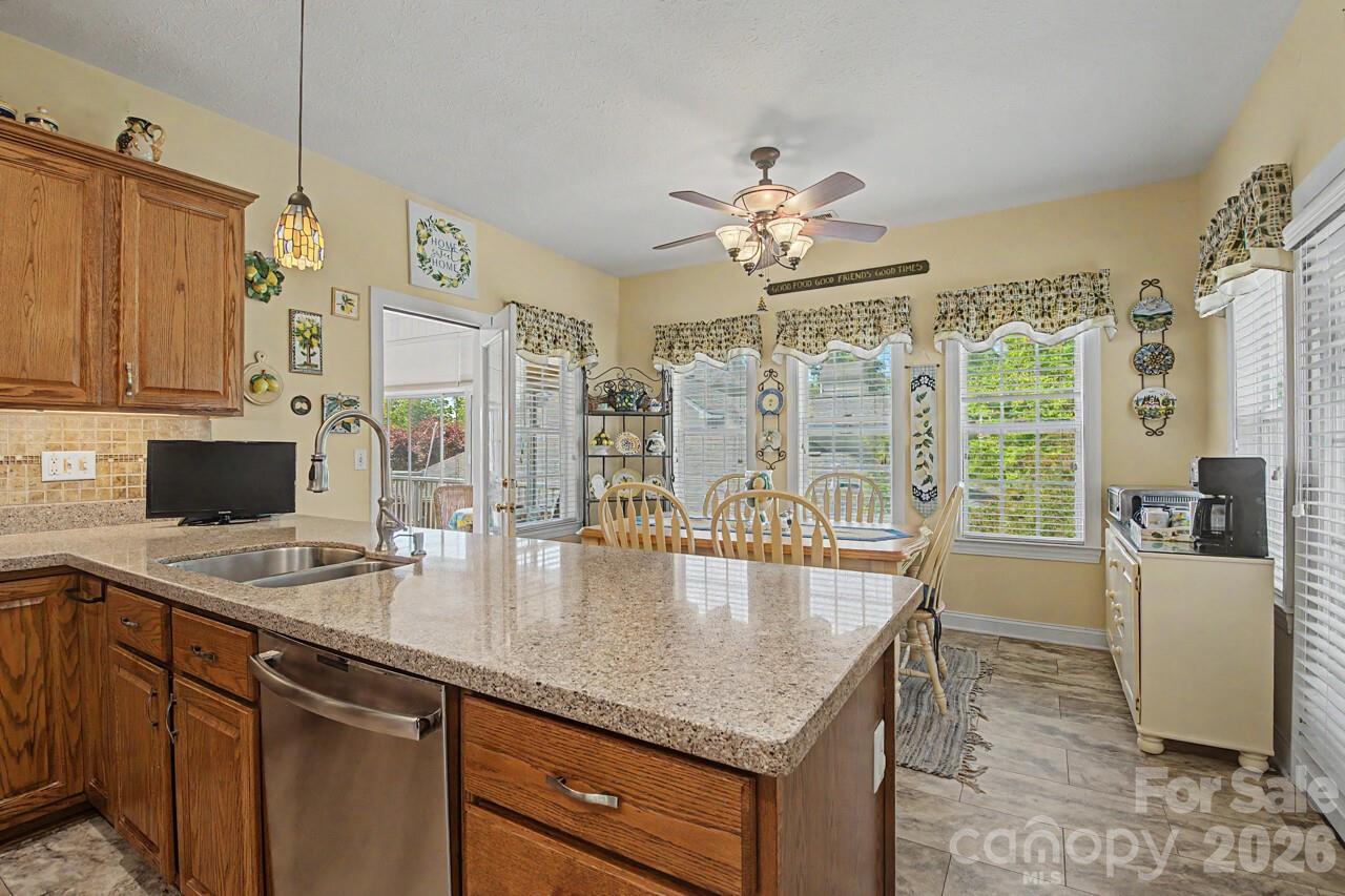 Townhouse at 606 Carriage Commons Drive, Hendersonville, photo 15 of 48