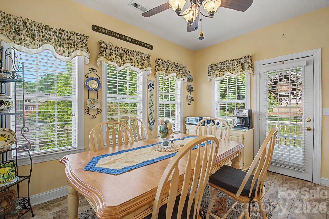 Townhouse at 606 Carriage Commons Drive, Hendersonville, photo 17 of 48