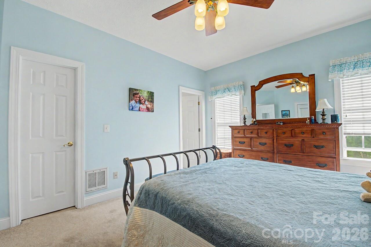 Townhouse at 606 Carriage Commons Drive, Hendersonville, photo 23 of 48
