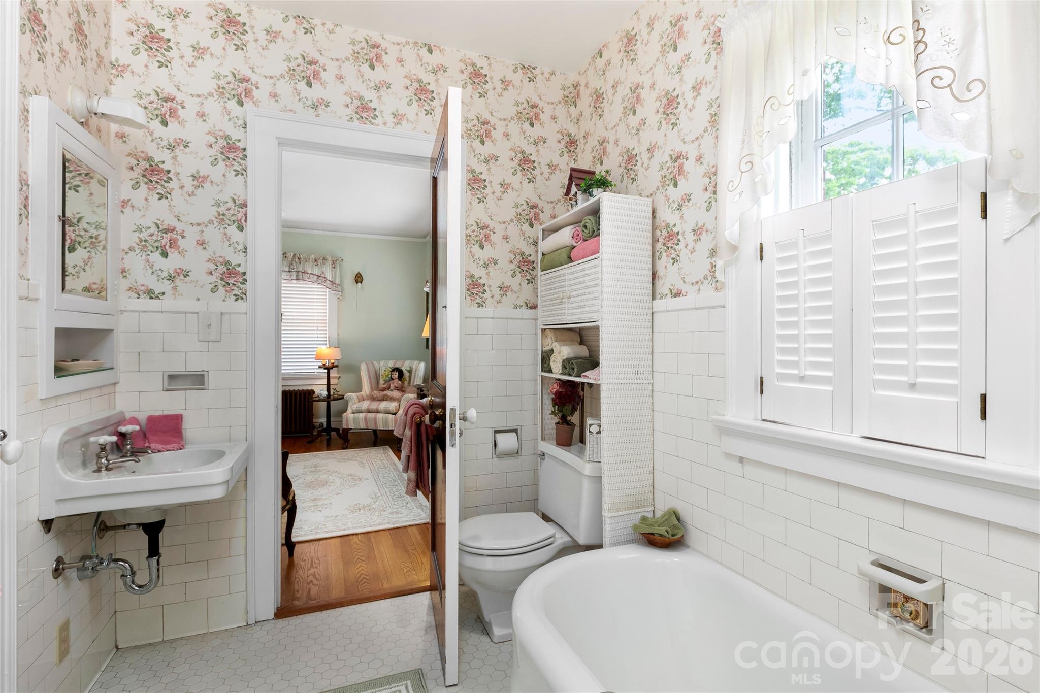 Jack and Jill bathroom - 1518 Greenville Highway, Hendersonville