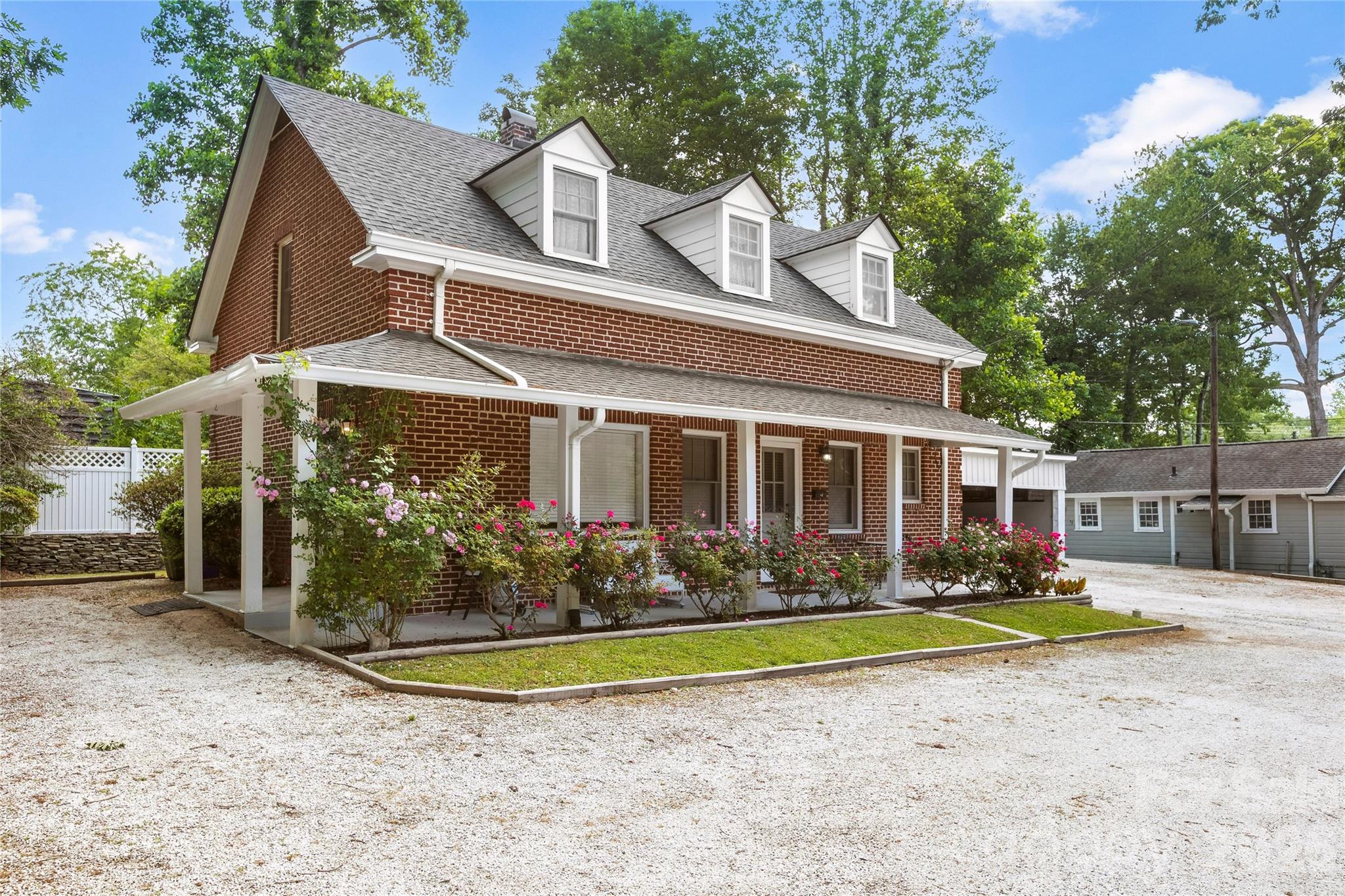 The rental cottage - 1518 Greenville Highway, Hendersonville